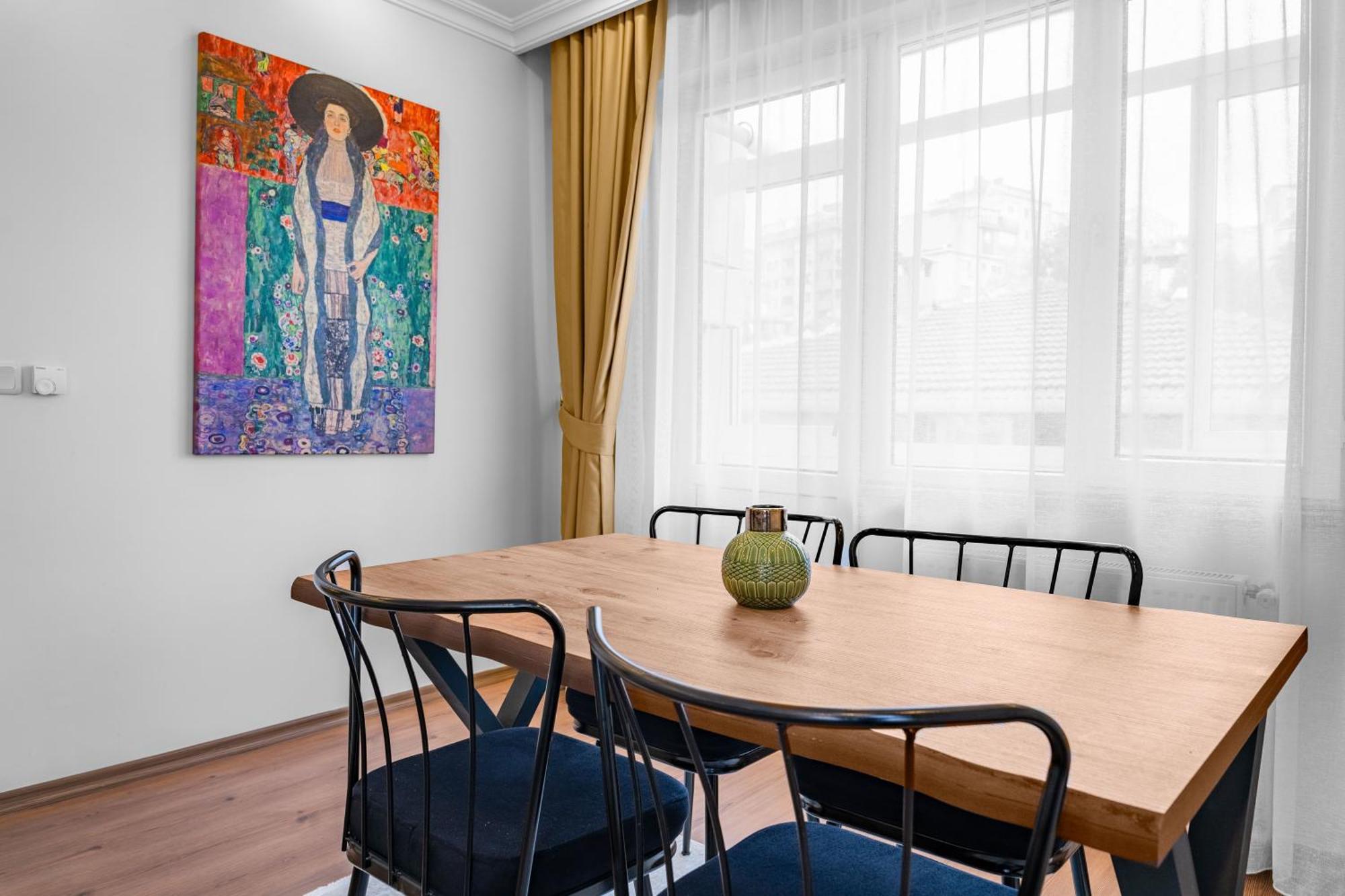 Apartment Bright & Cozy 2br Located In The Heart Of Living *