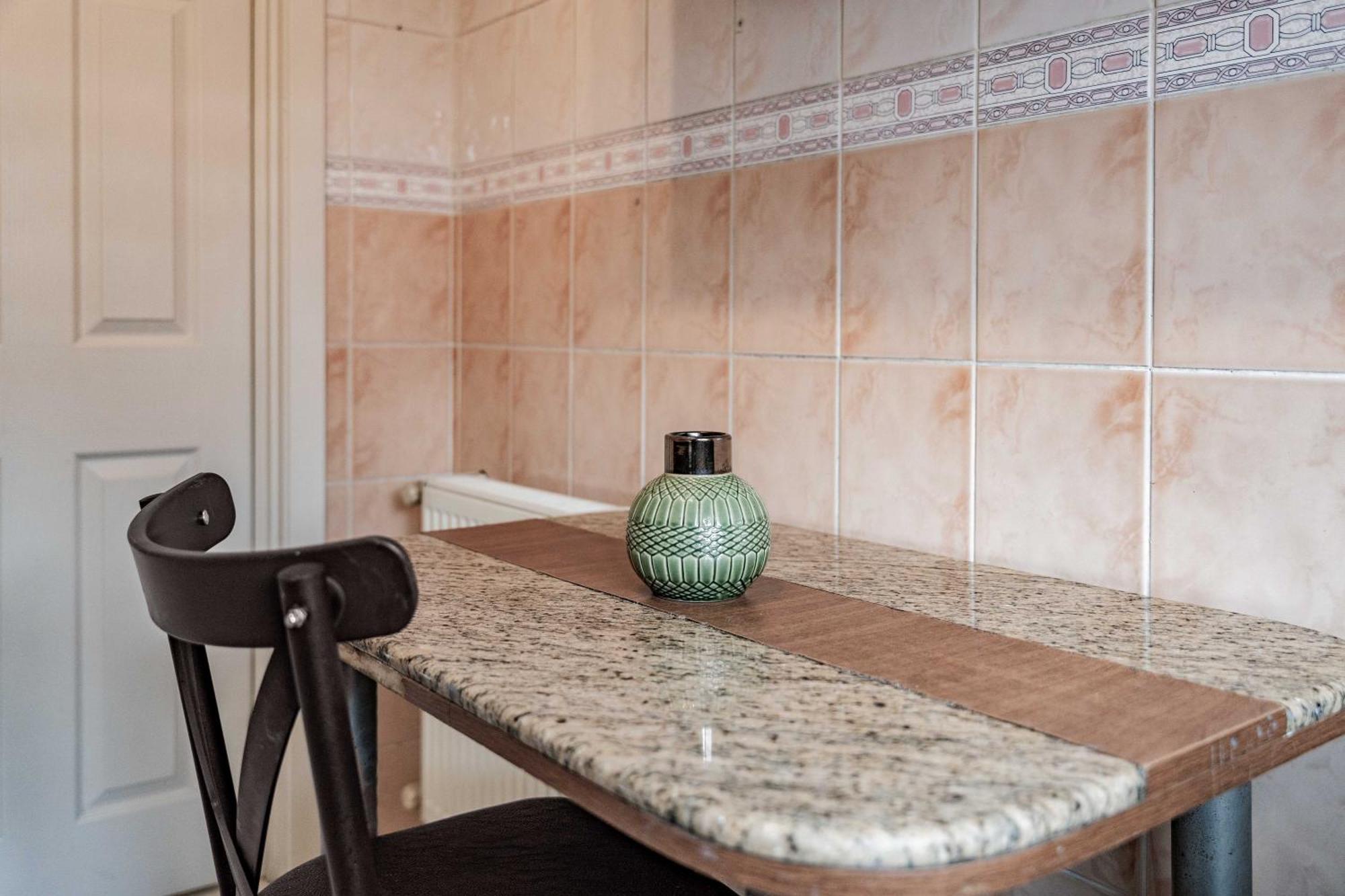 Apartment Bright & Cozy 2br Located In The Heart Of Living