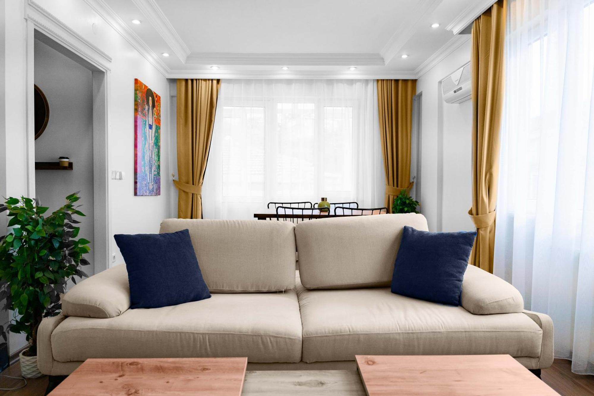Apartment Bright & Cozy 2br Located In The Heart Of Living Istanbul