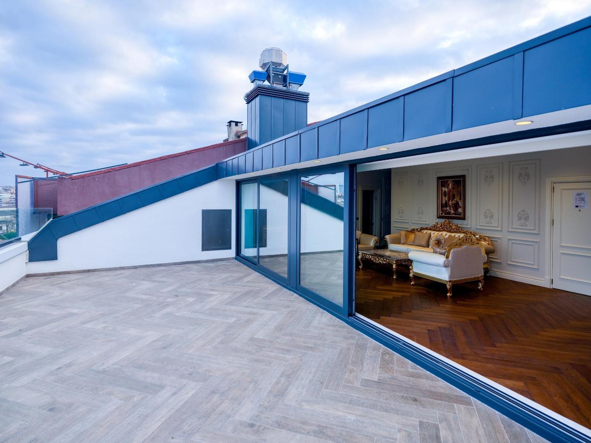 Otel Dekalb