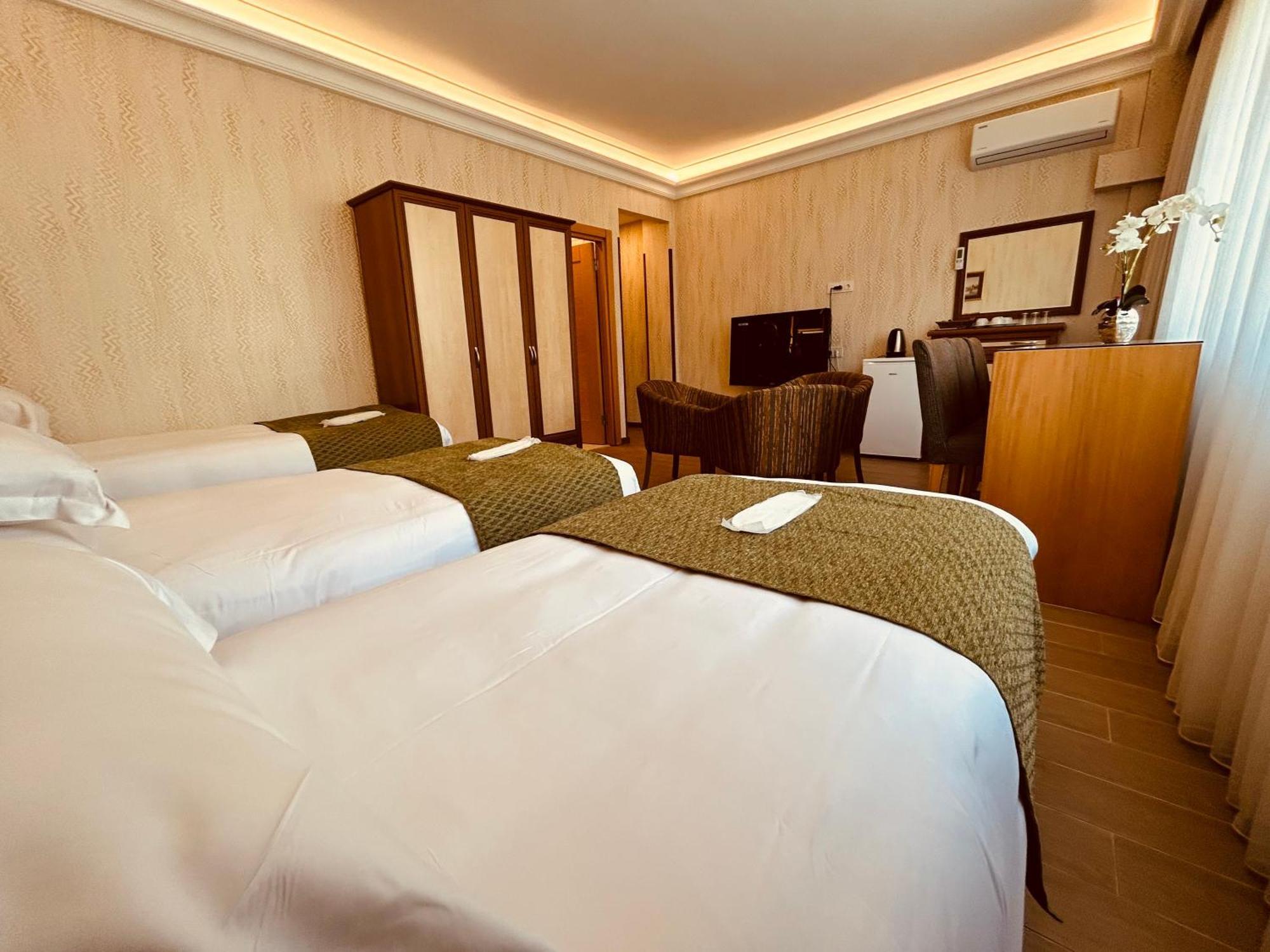 Hotel Lily *