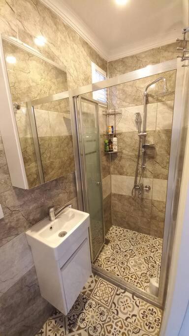 Historical Comfy Flat In Beyoglu Tophane, Galata Apartment