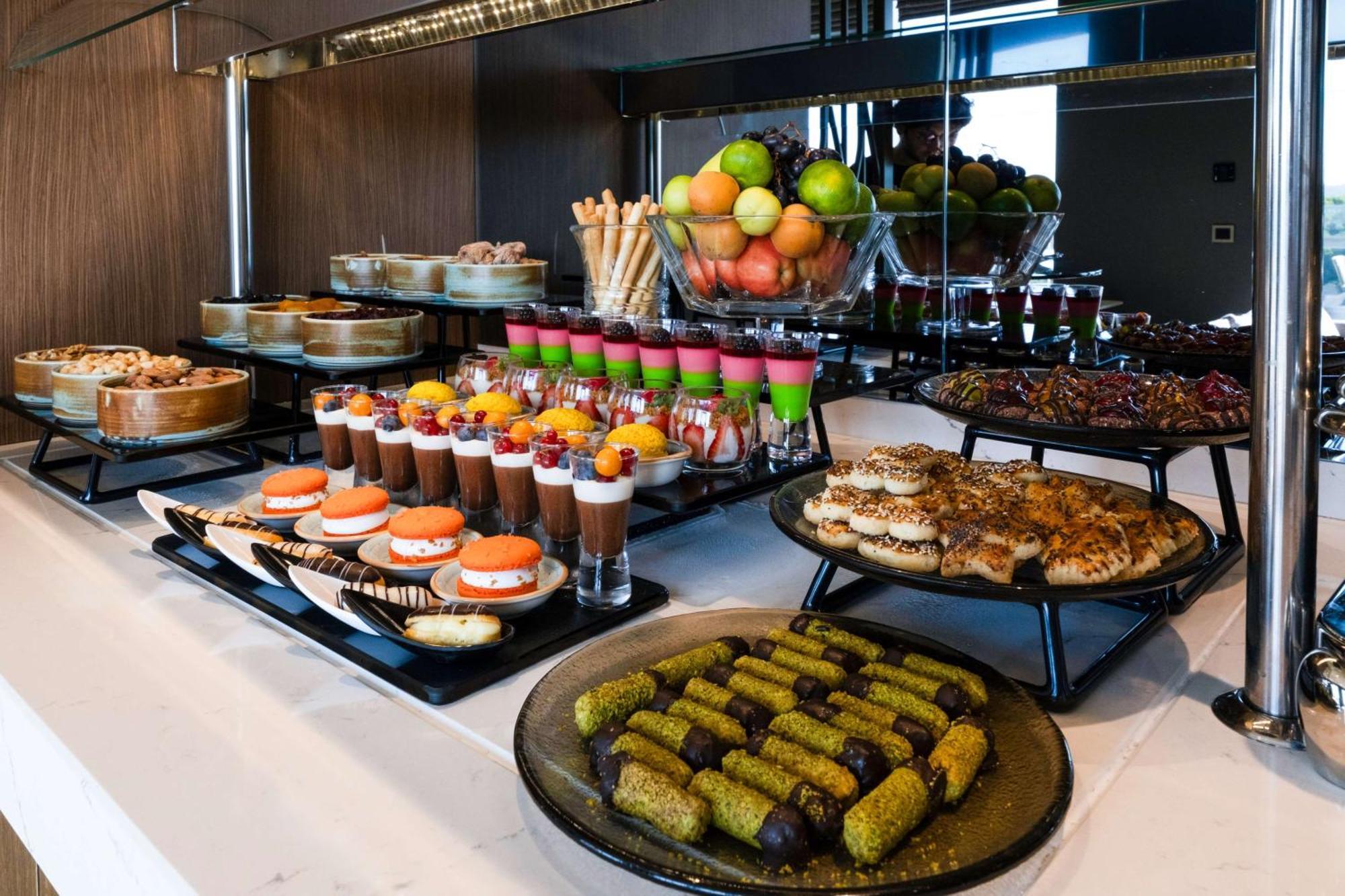 Radisson Collection Hotel, Vadistanbul Hotel 5*
