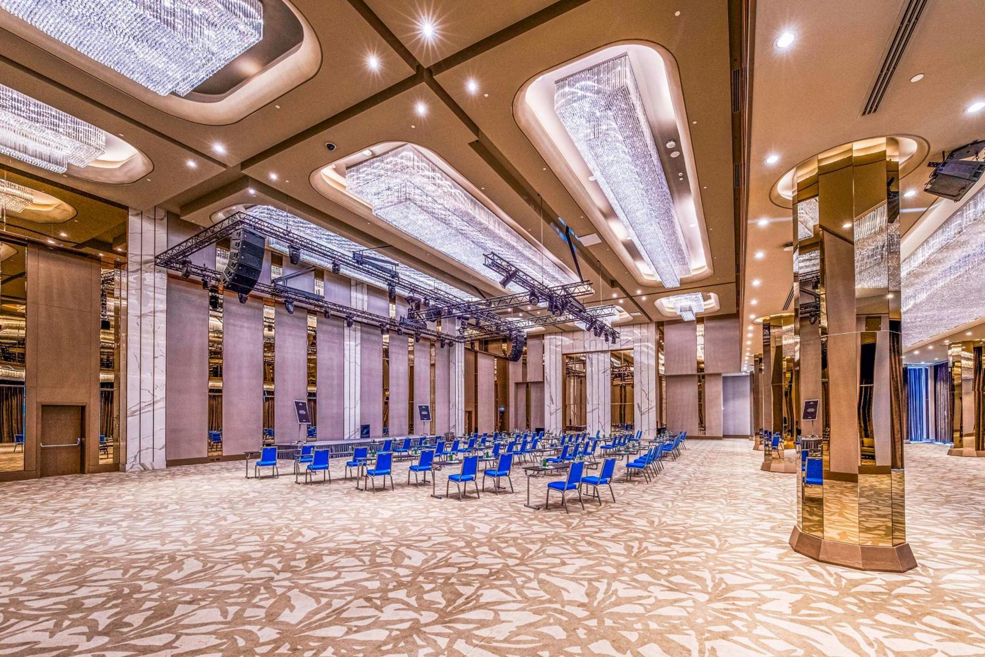 Radisson Collection Hotel, Vadistanbul Hotel 5*