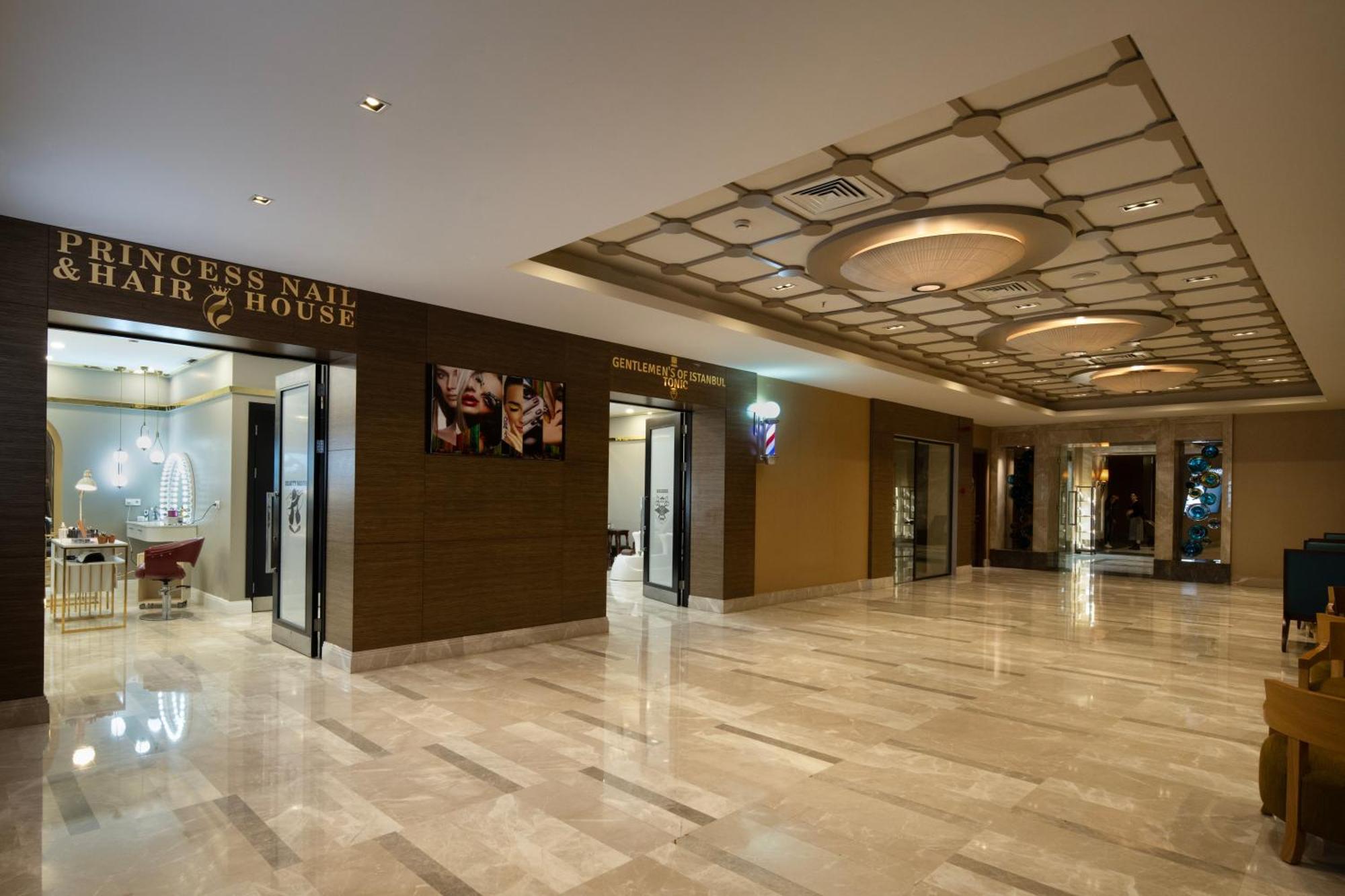 Windsor & Convention Center Hotel