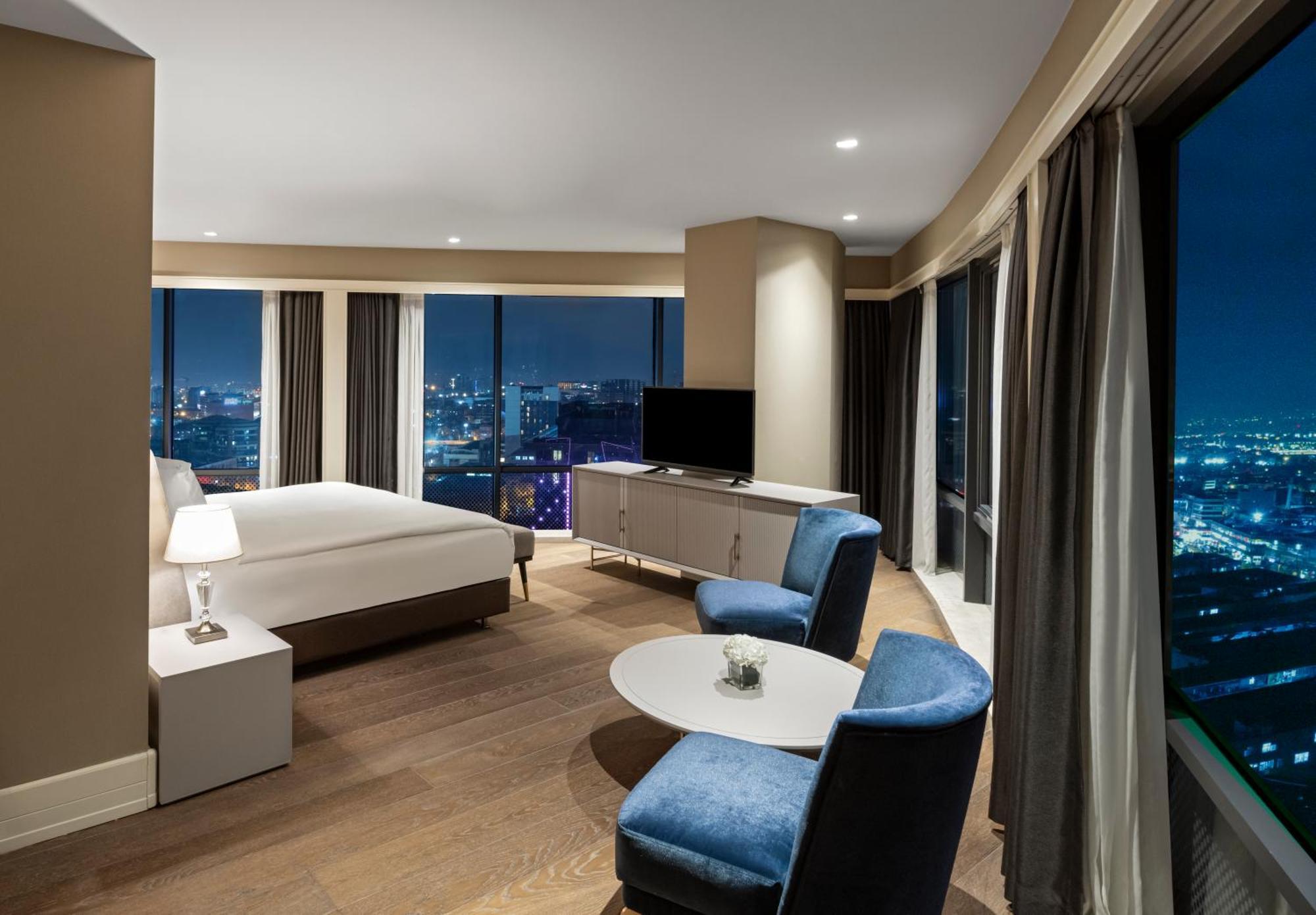 Windsor & Convention Center Hotel