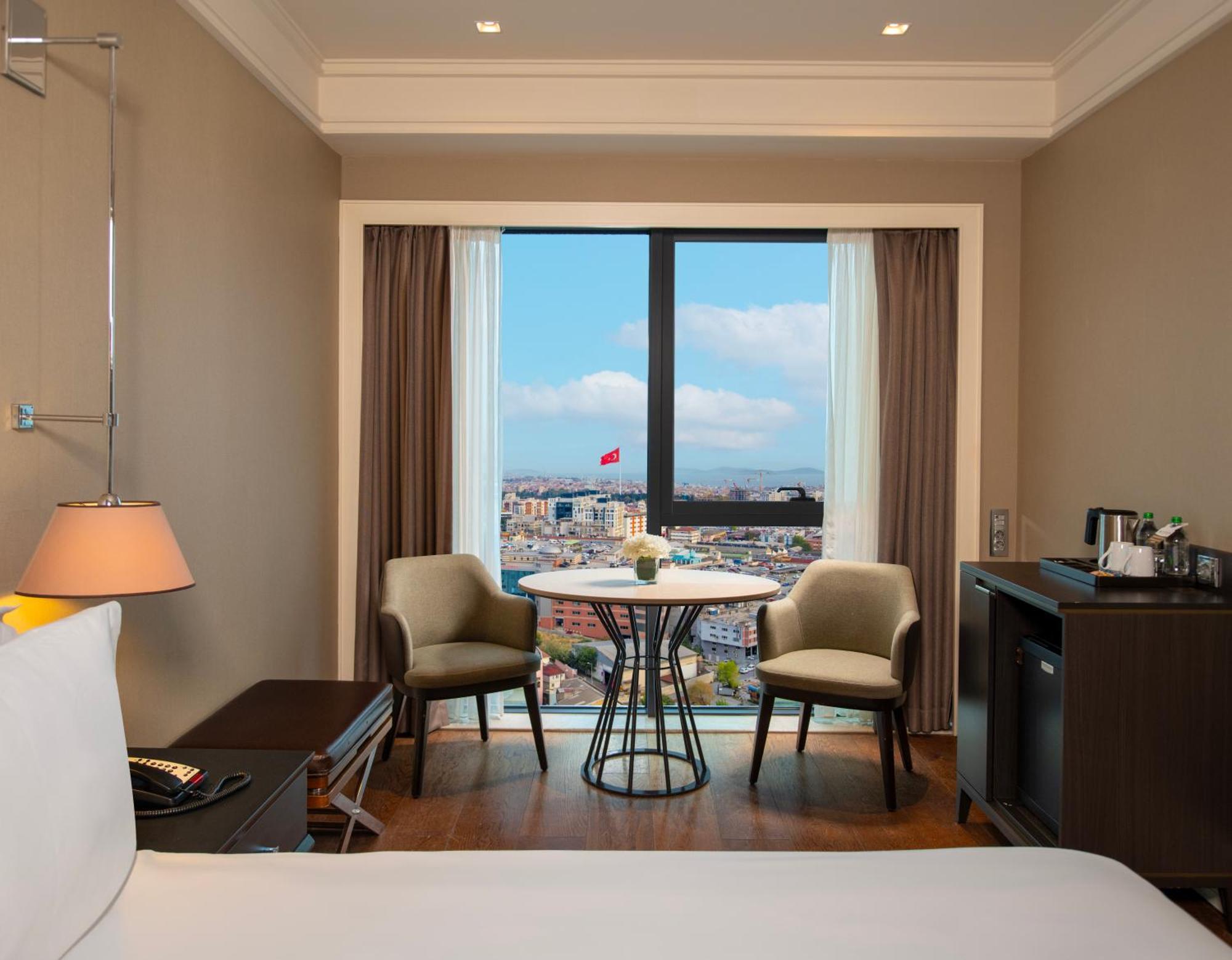 Windsor & Convention Center Hotel