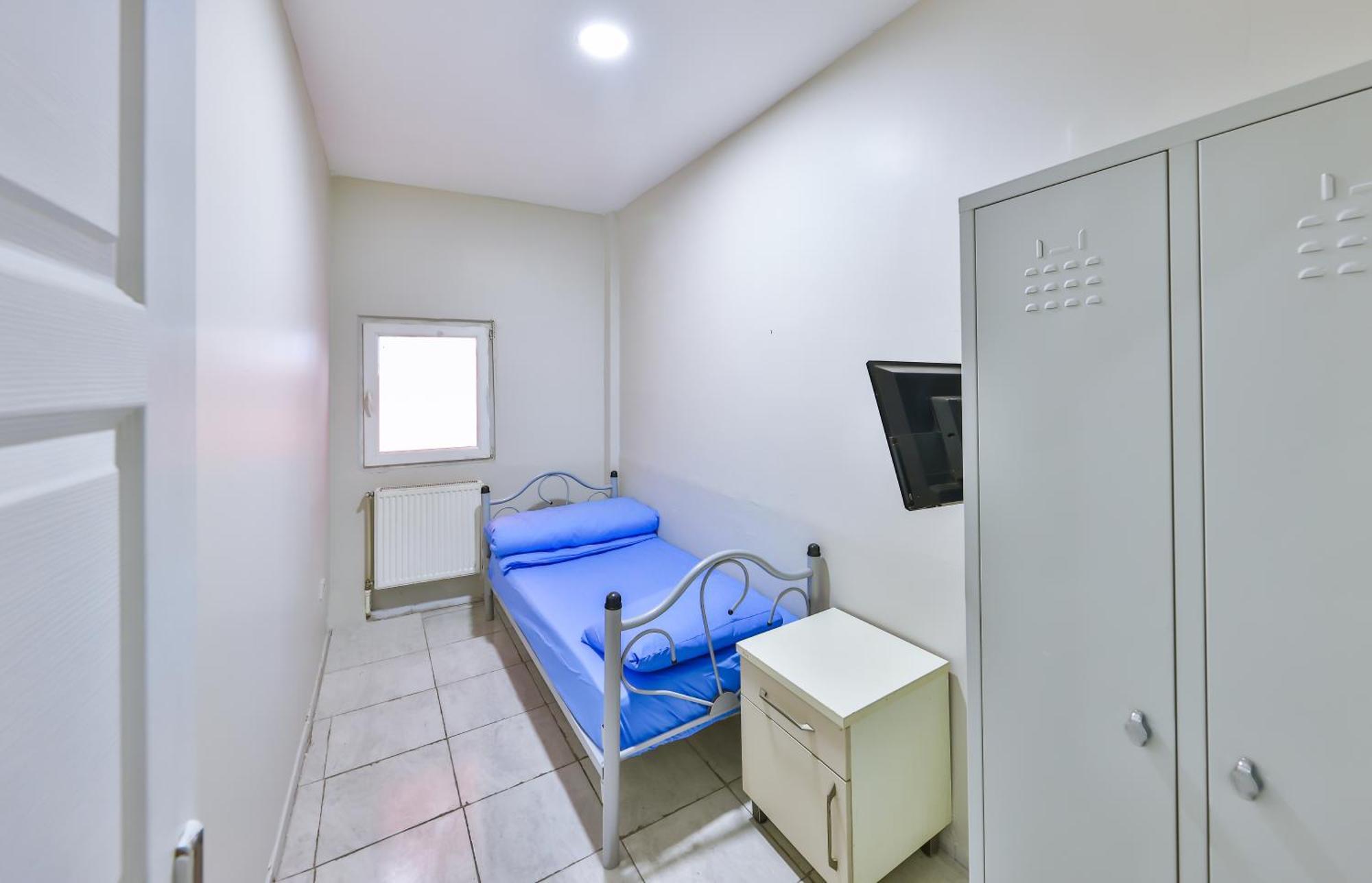 Goekce - Only Men Hostel *
