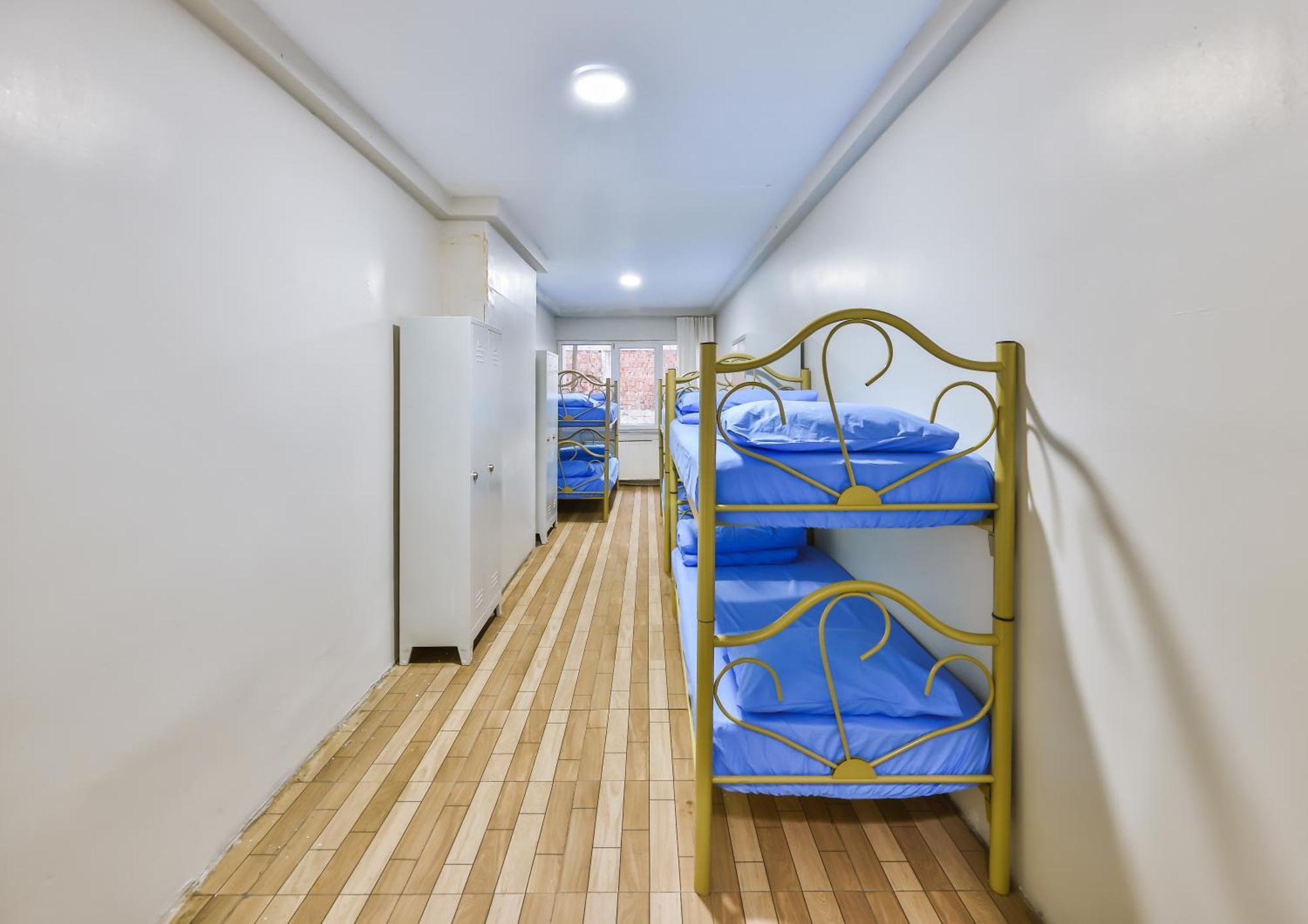Goekce - Only Men Hostel *