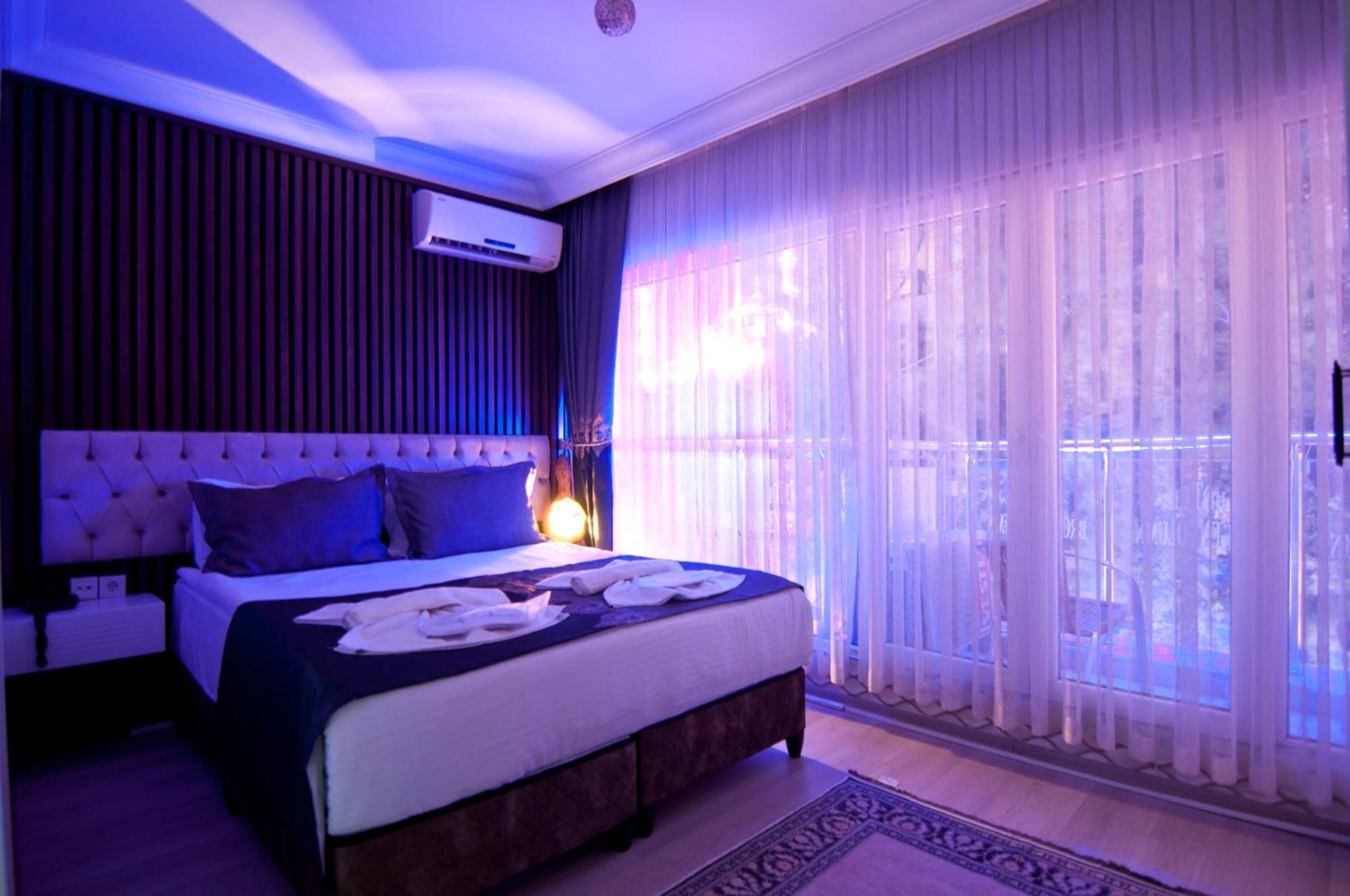 Broken Column Hotel 4*