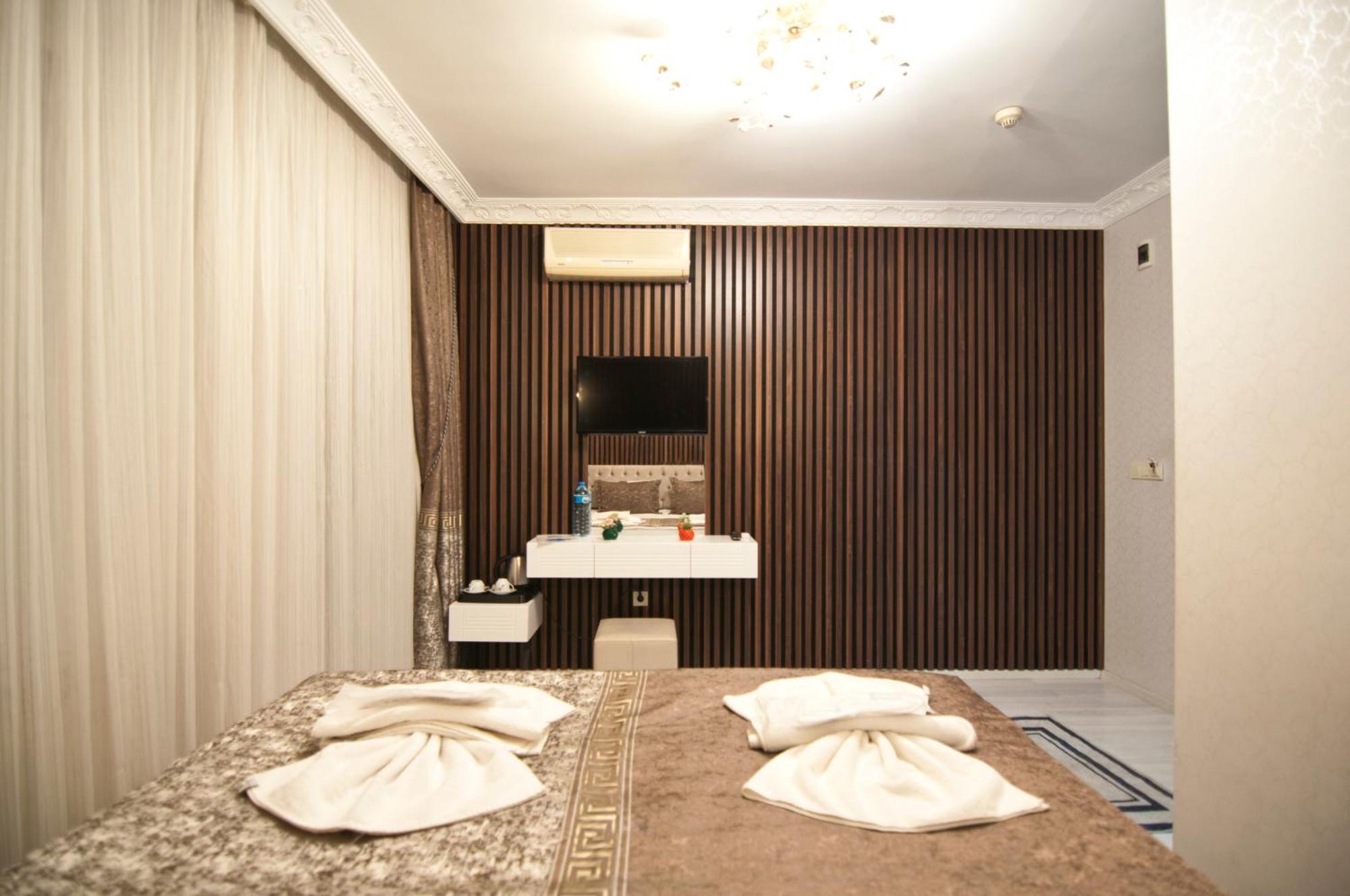 Broken Column Hotel 4*