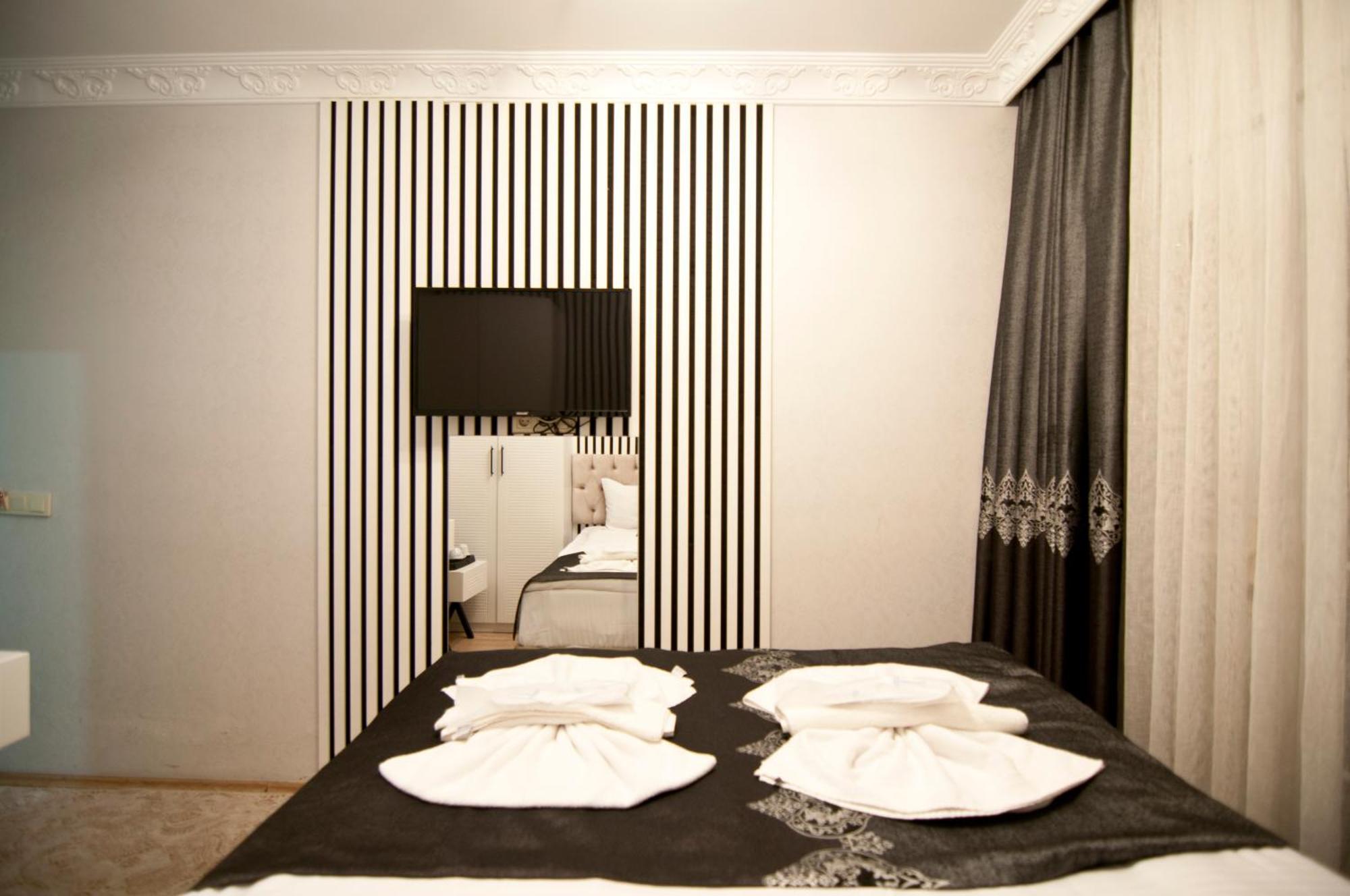 Broken Column Hotel 4*