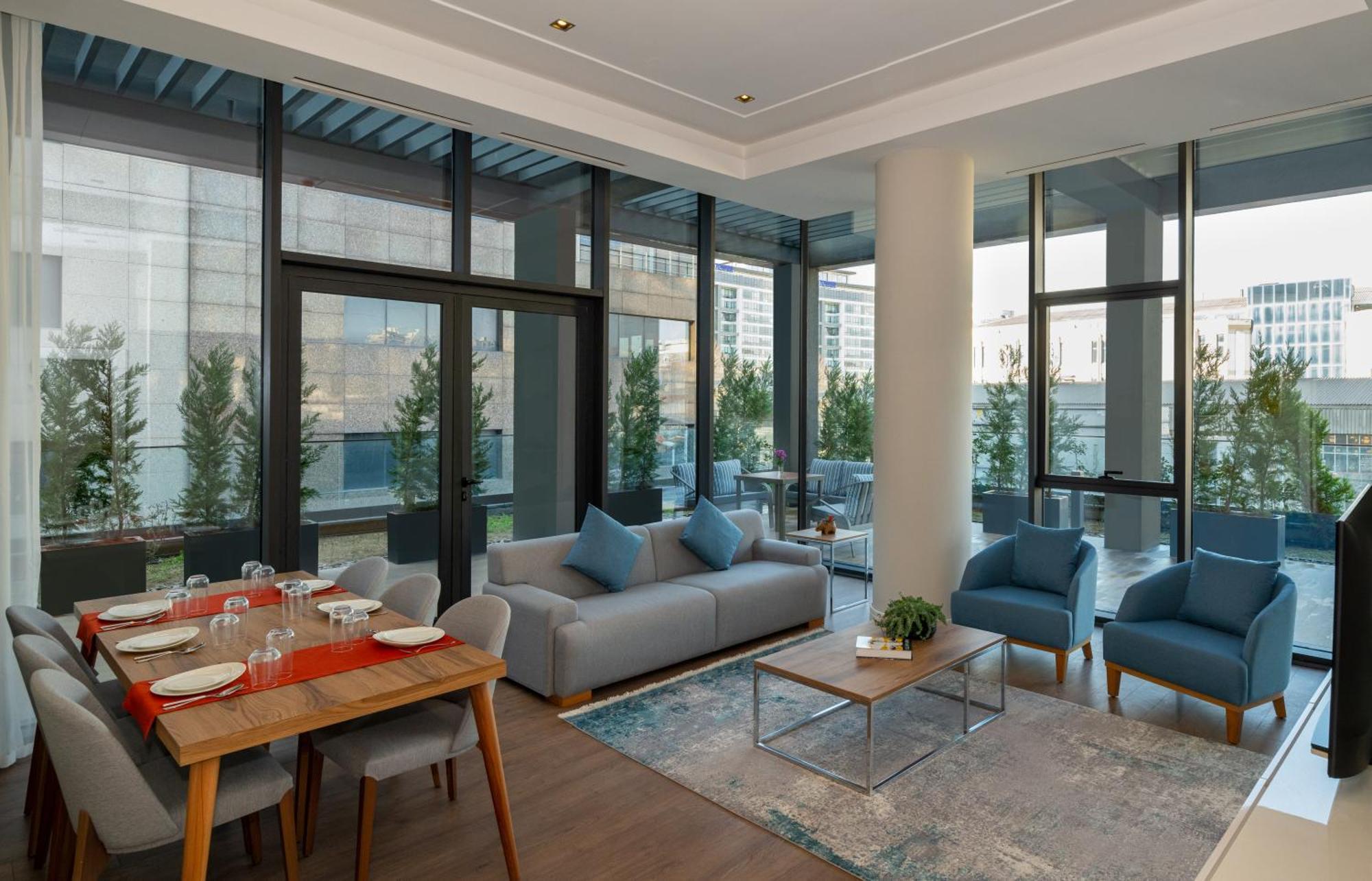 Otel Movenpick Living 5*