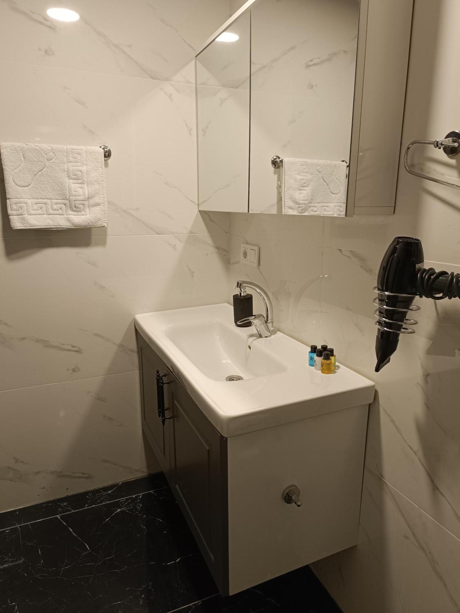 Nomad Hub Aparthotel 3*