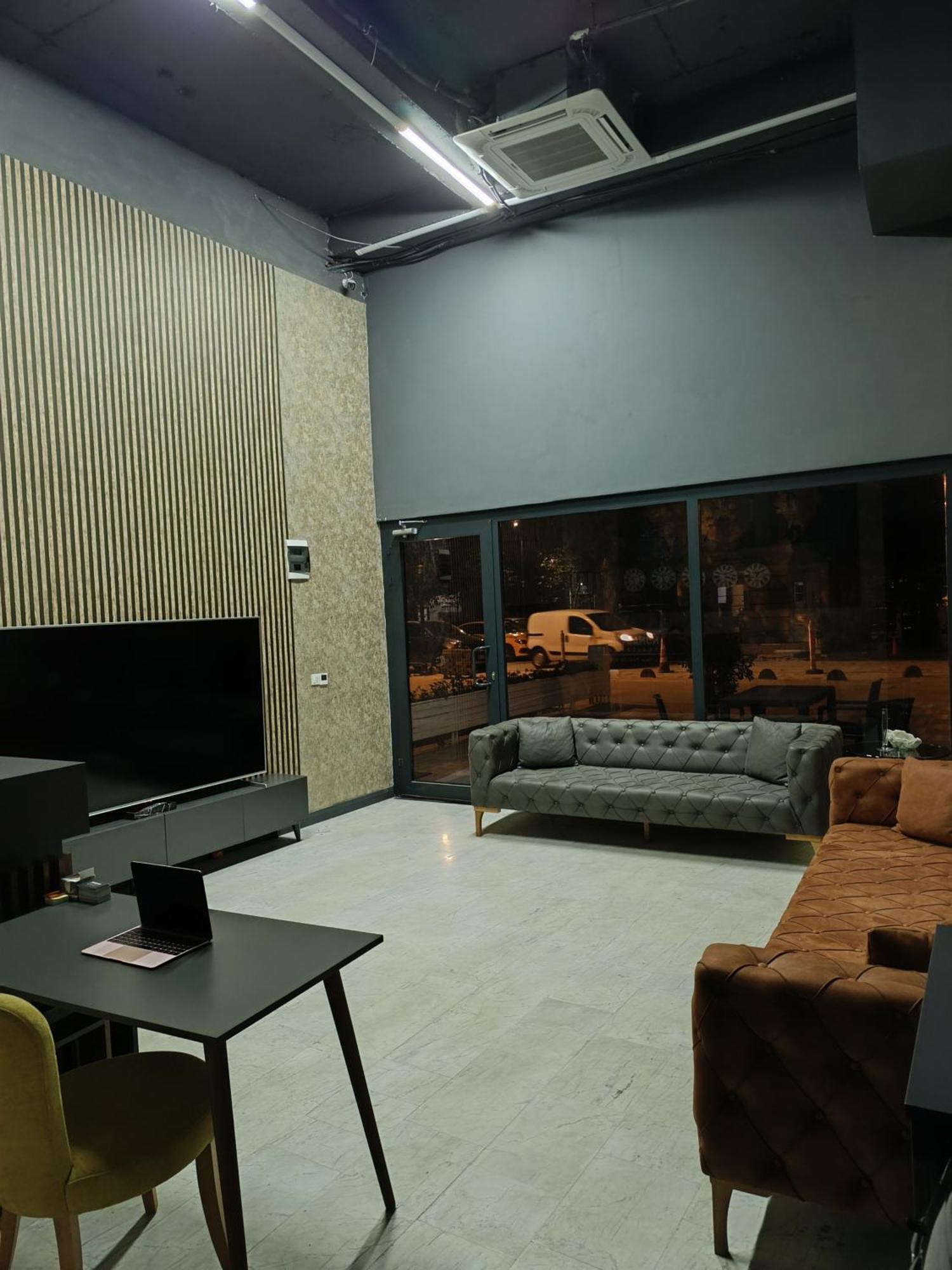Nomad Hub Aparthotel