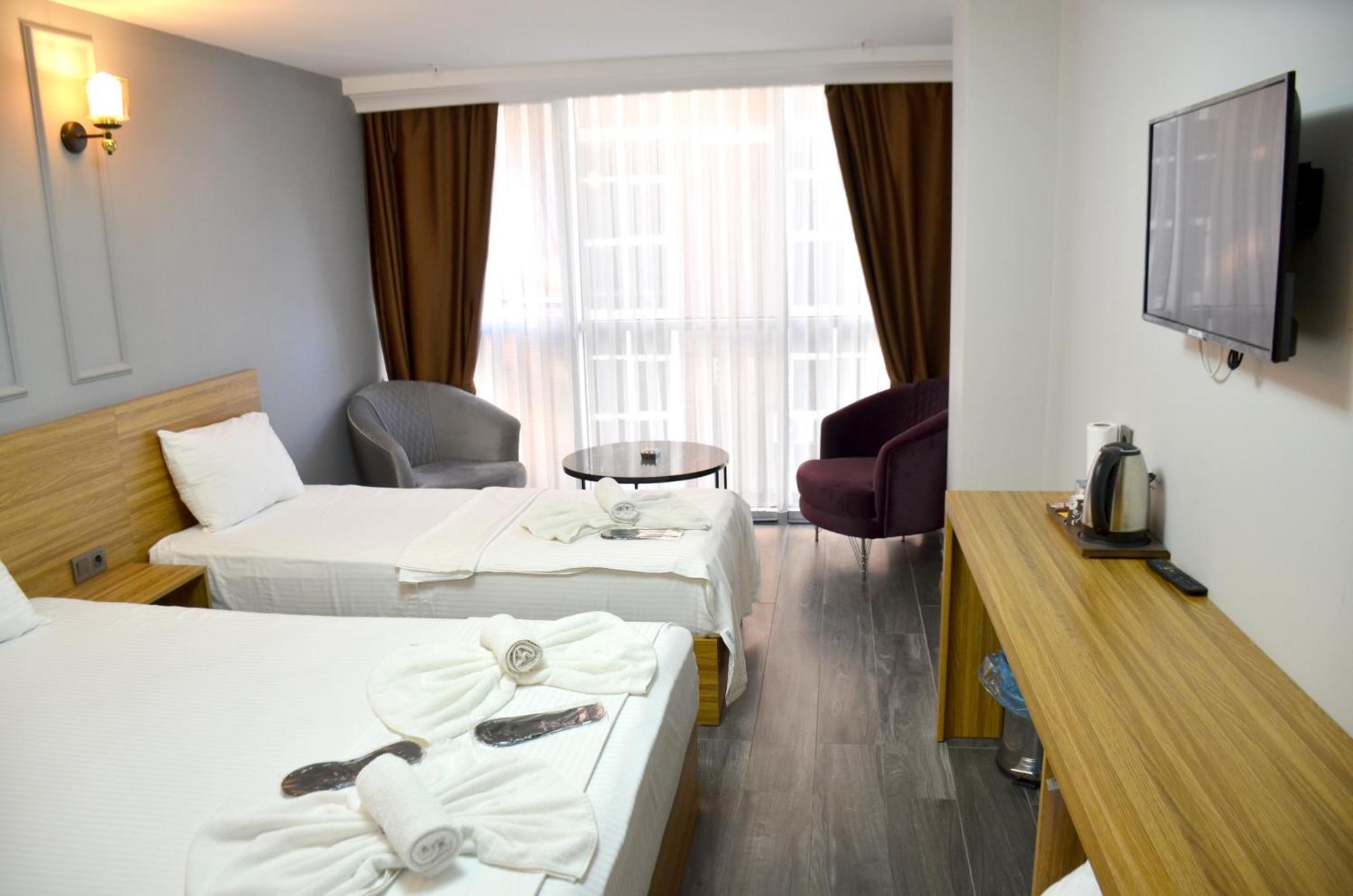 Waves Hotel *