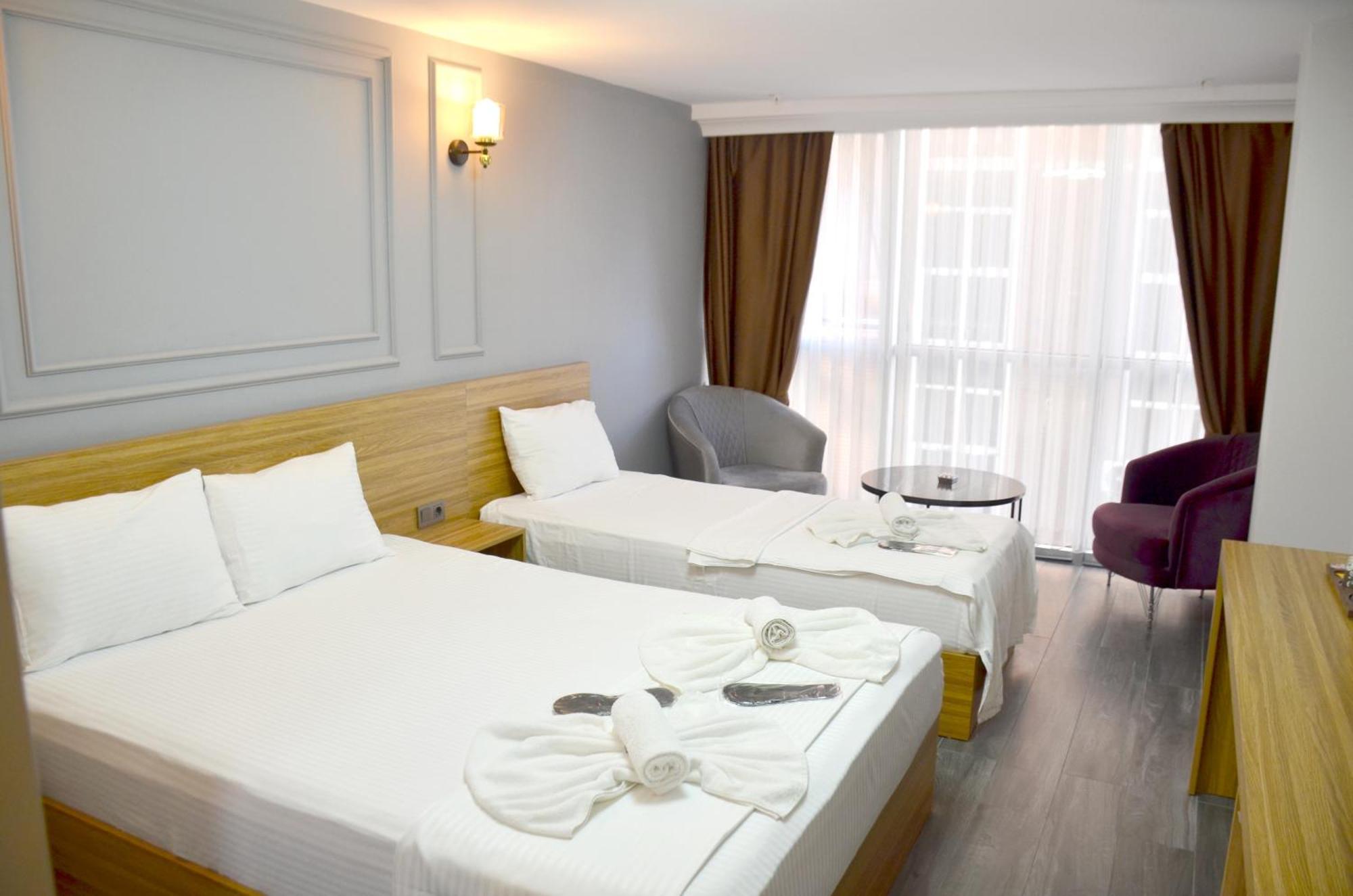 Waves Hotel *