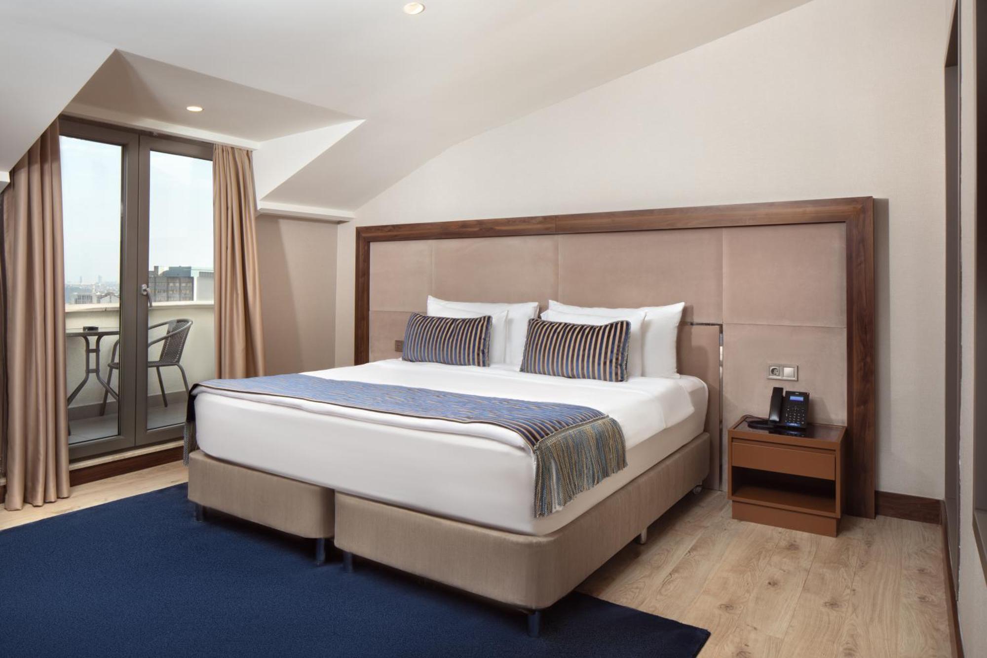 Tryp By Wyndham Sisli 4*