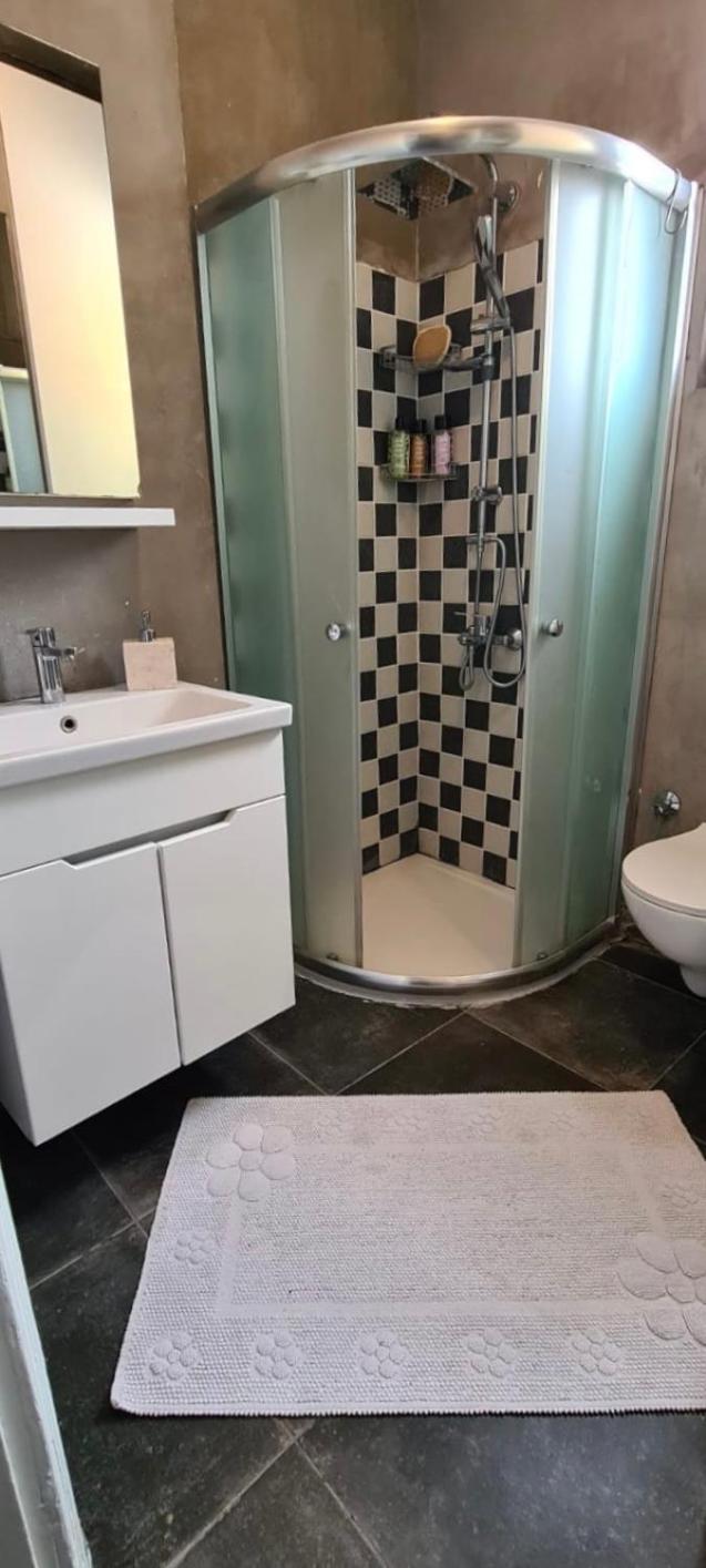 Stylish Design With Spectacular Views And High Speed Wifi Apartment