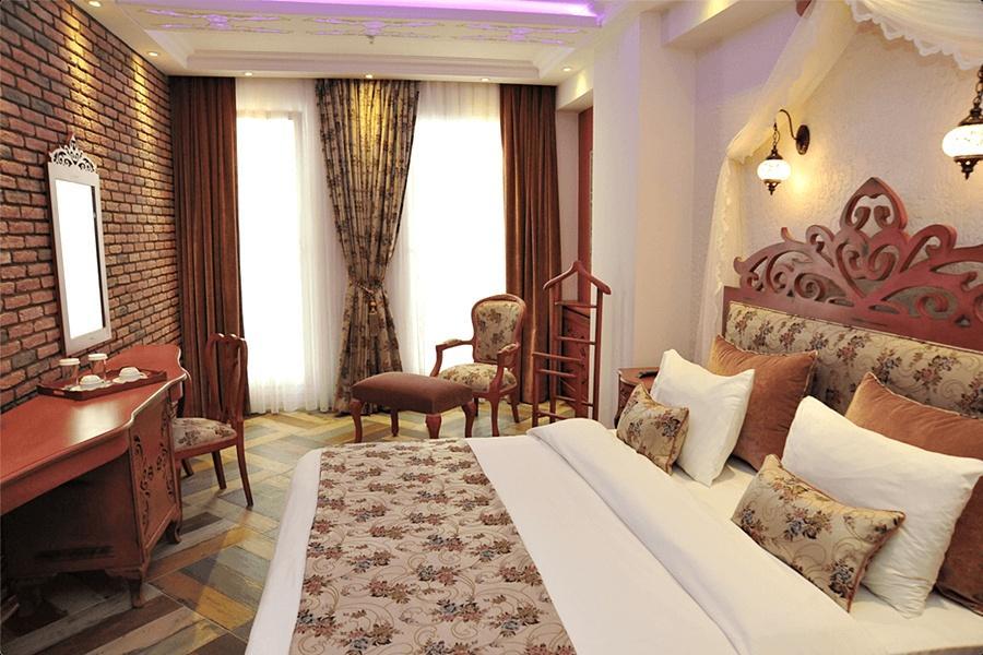 Ayna Hotel