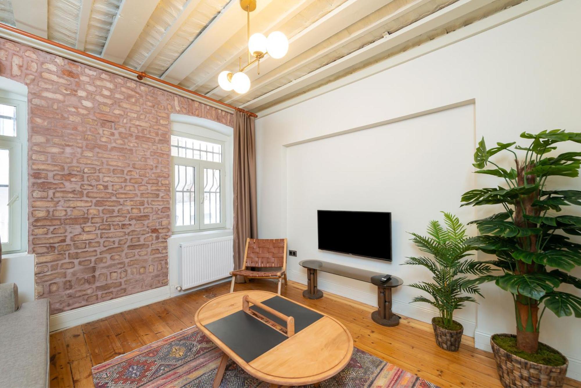 Maison Chic : Newly Renovated 3br In Center İstanbul