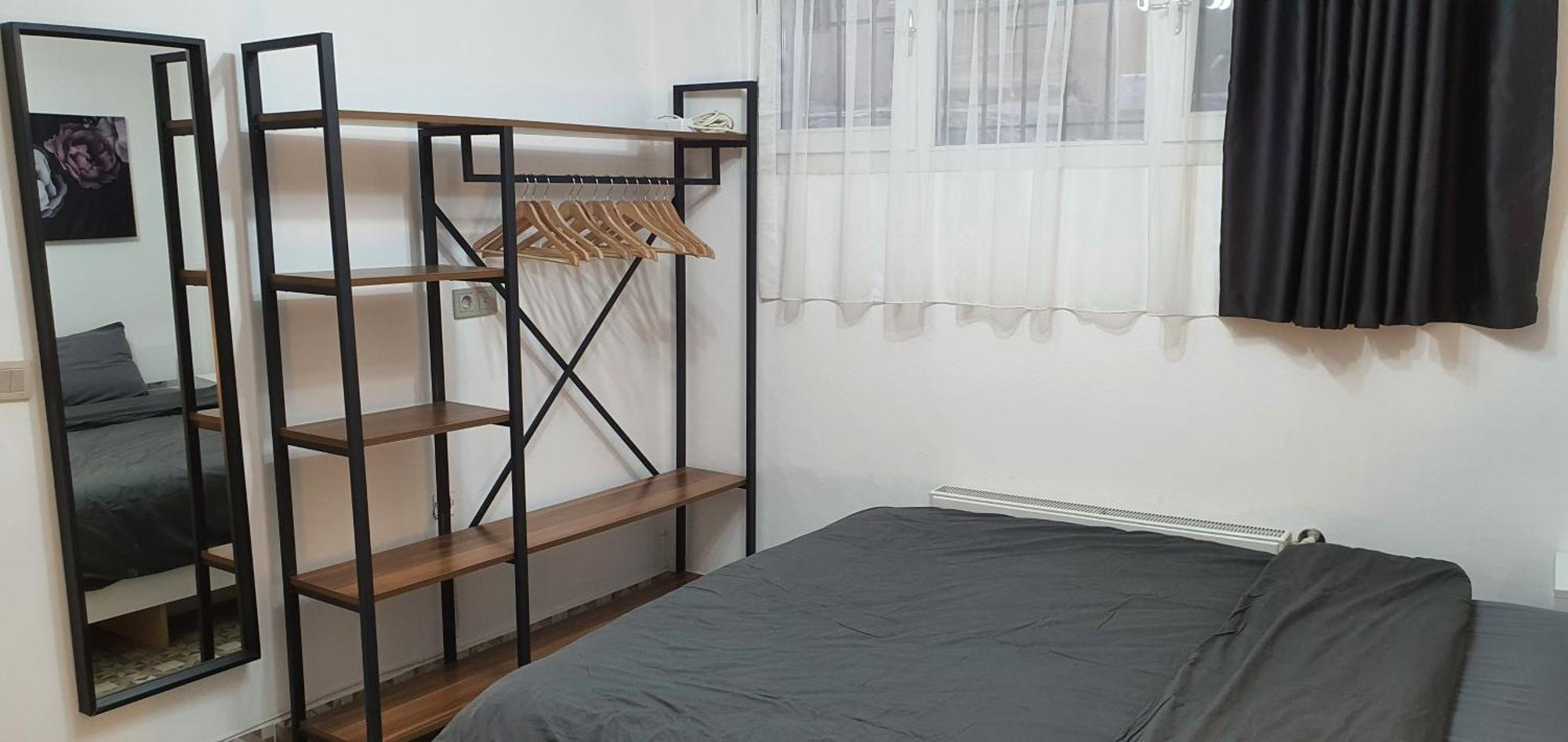 Modern - Affordable - Spacious At Center Apartment *