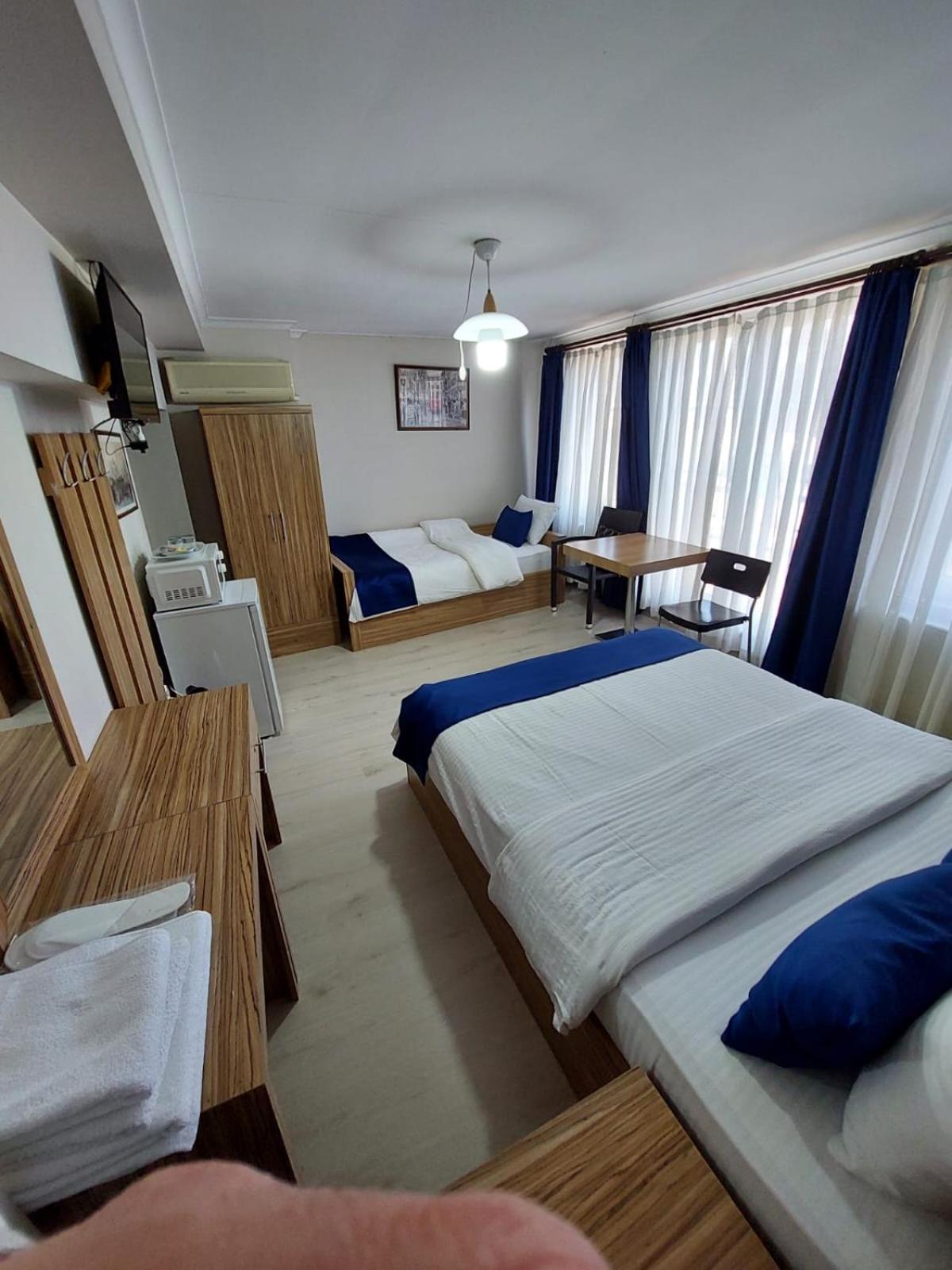 Aslan Hotel *
