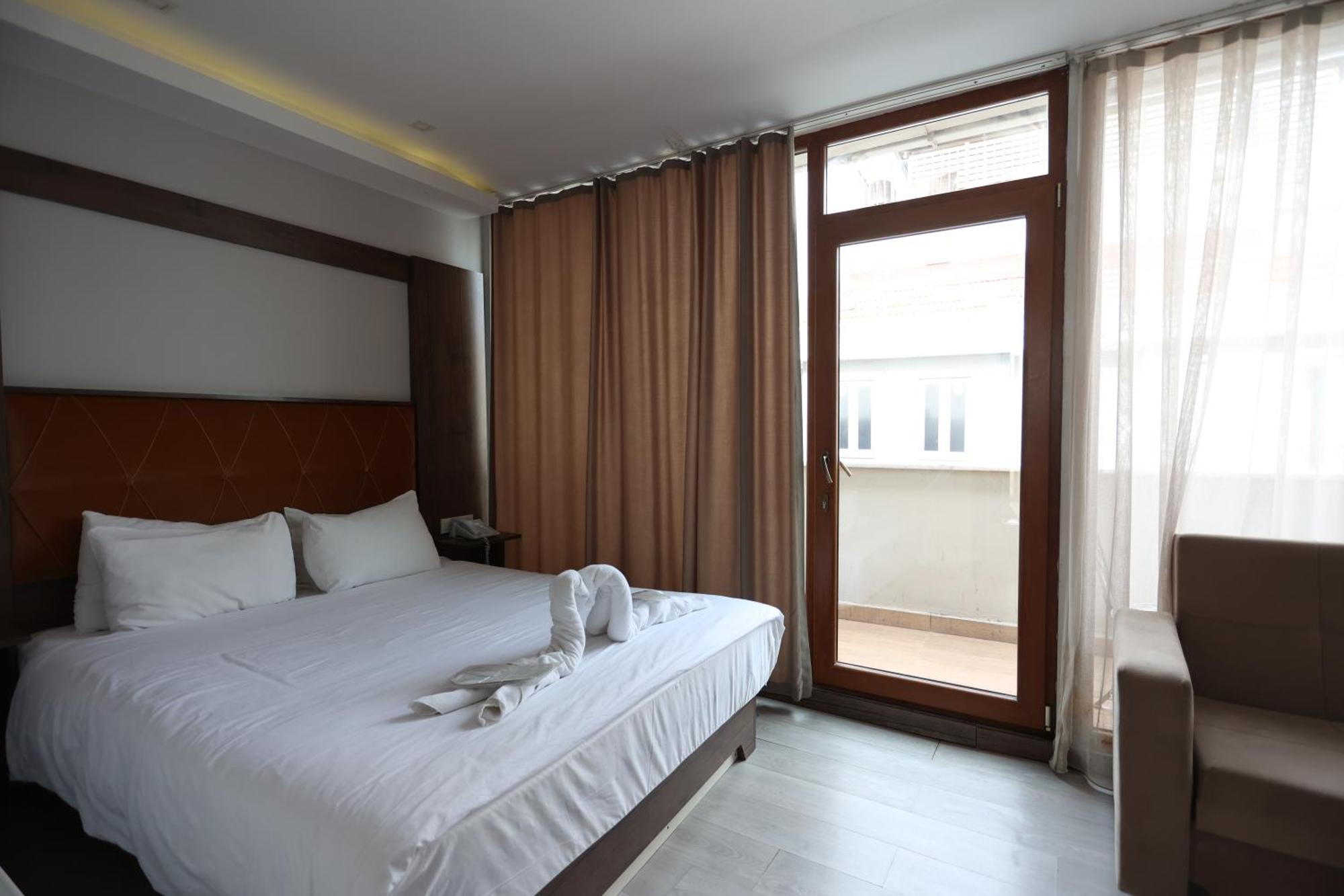 Bucoleon By Cheers Hostel *