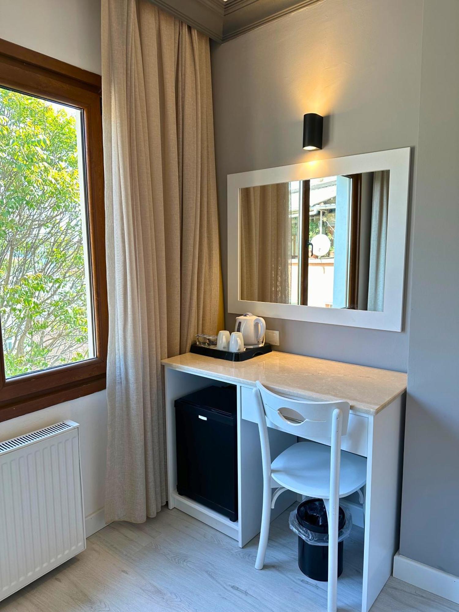 Peninsula Hotel 3*