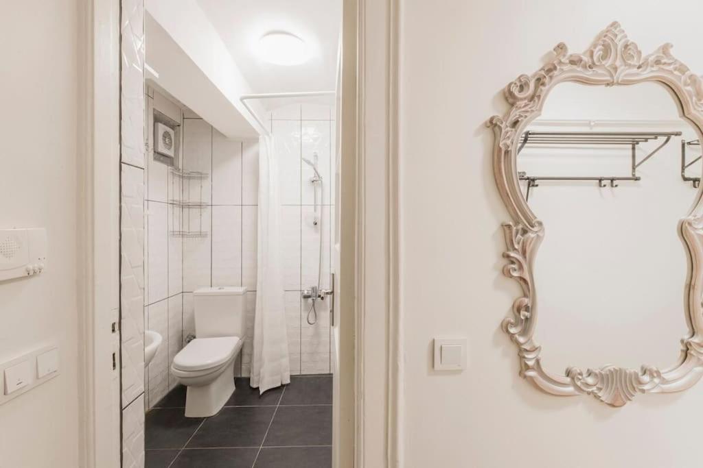 Beautiful 1 Bedroom Apt. W/ac 400 Meters Taksim Square *