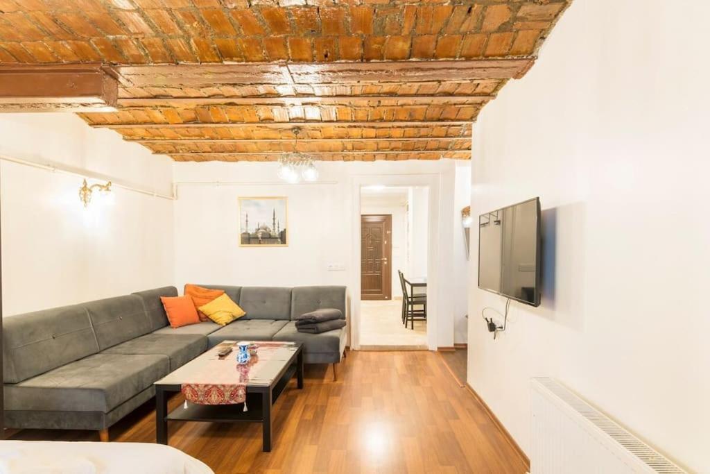 Beautiful 1 Bedroom Apt. W/ac 400 Meters Taksim Square Istambul