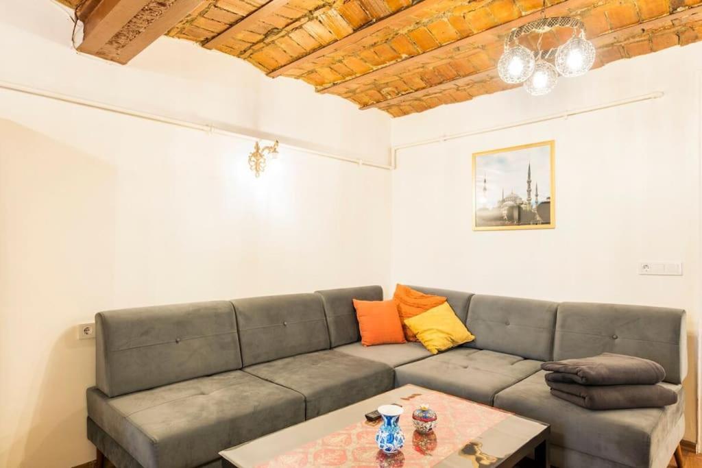 Beautiful 1 Bedroom Apt. W/ac 400 Meters Taksim Square * Istambul