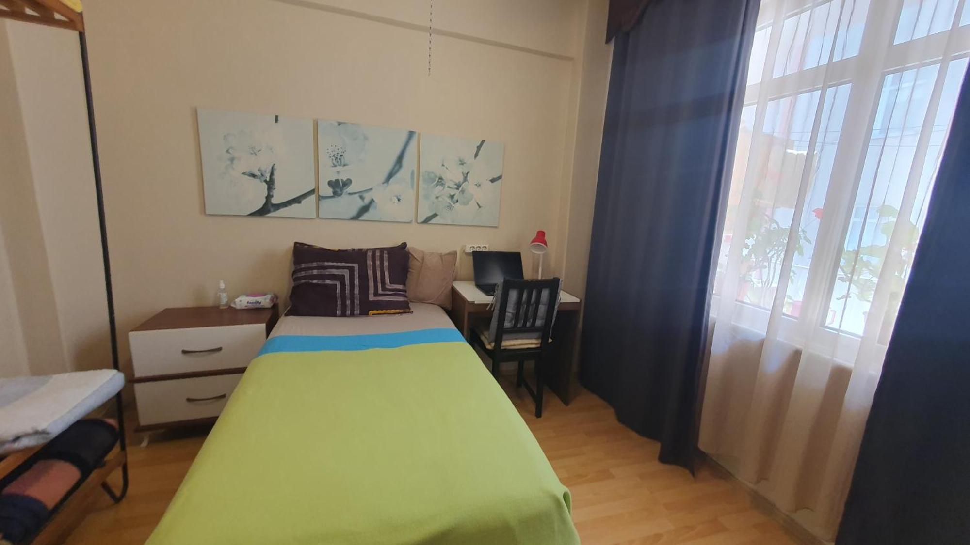 Feeling At In Center 5 Minutes Walk To The Atakoey Metro Station & Metrobus Privatunterkunft *