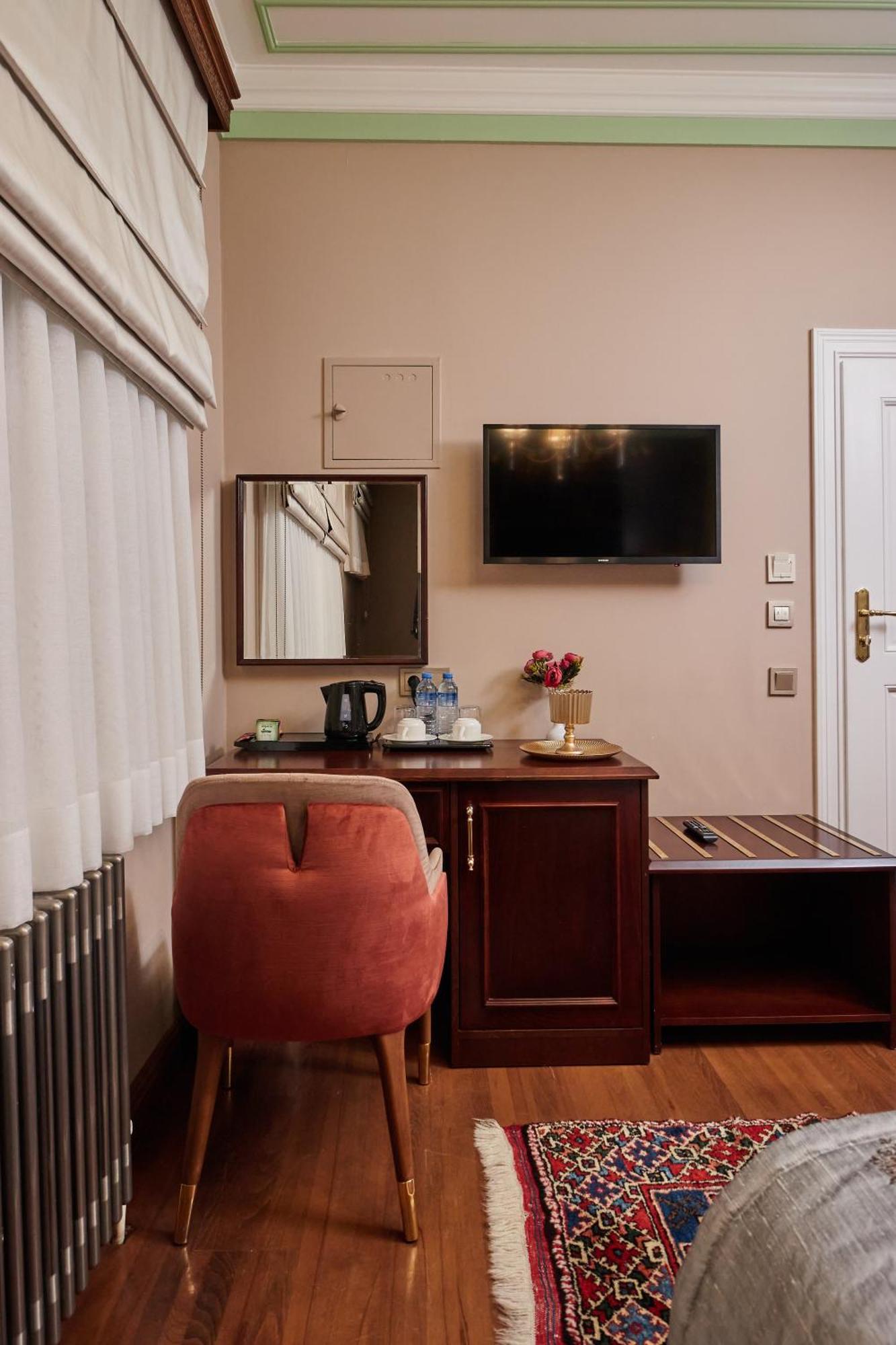 White Palace Old Boutique Hotel 5*