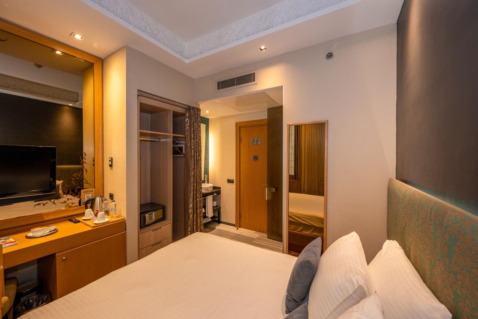 Pera Tulip & 4*
