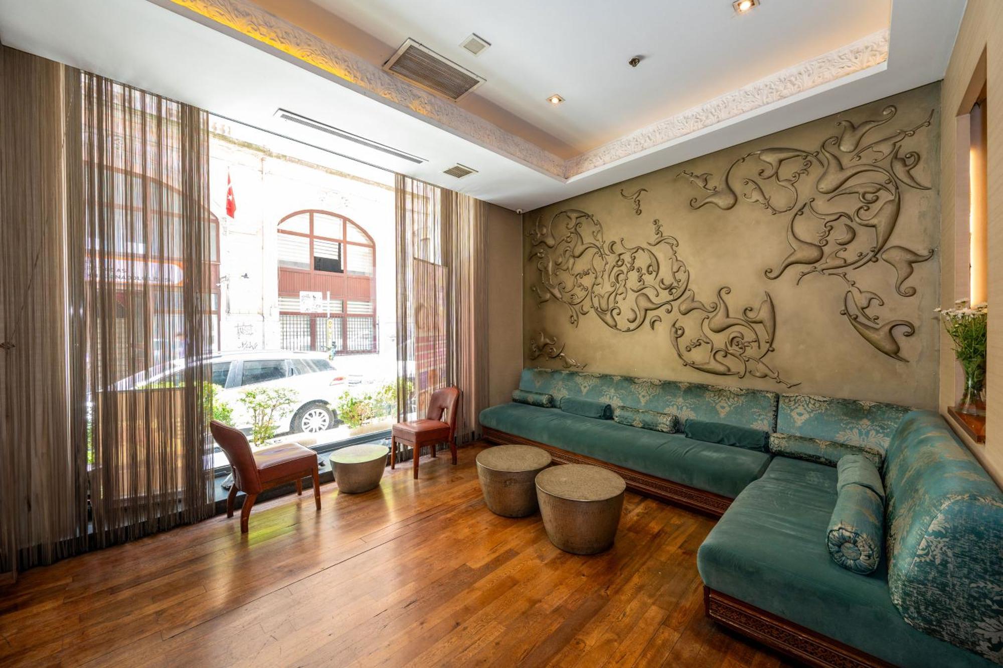 Hotel Pera Tulip & 4*