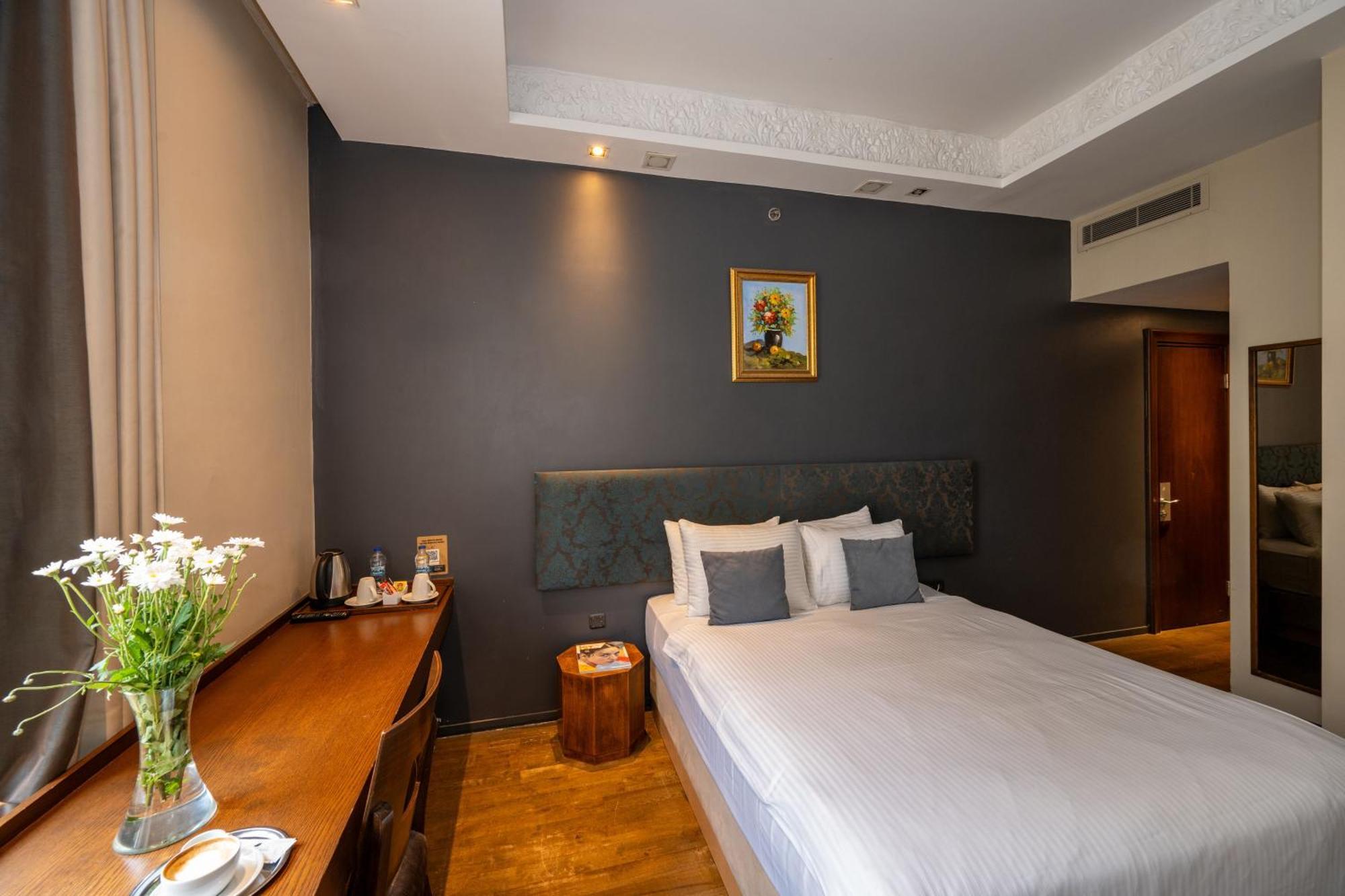 Pera Tulip & 4*
