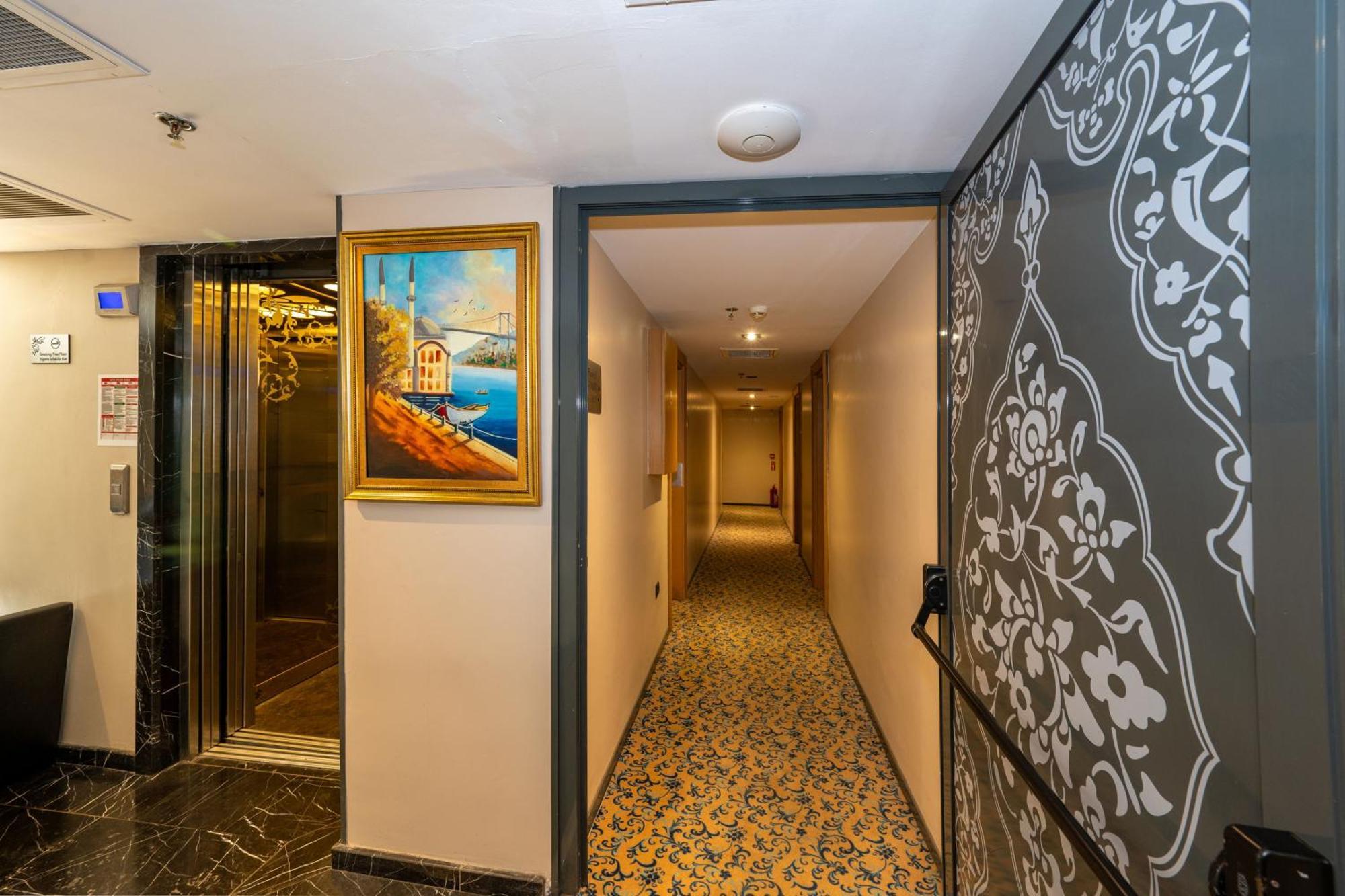 Hotel Pera Tulip & 4*