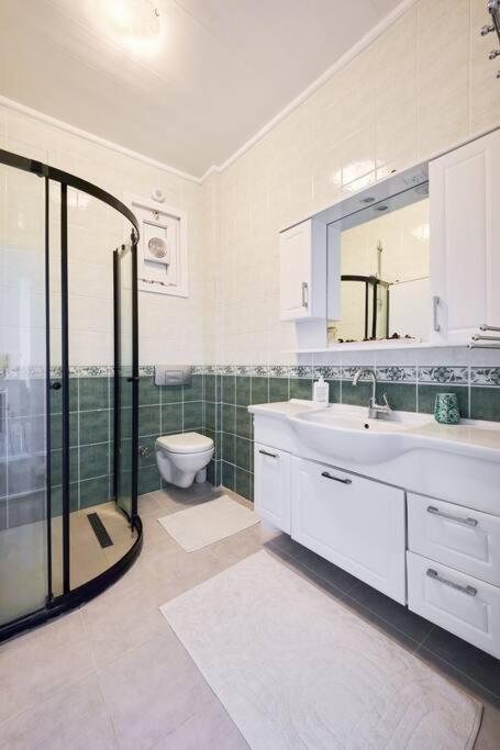 Luxury With Bosphorus View In Sariyer! Istanbul