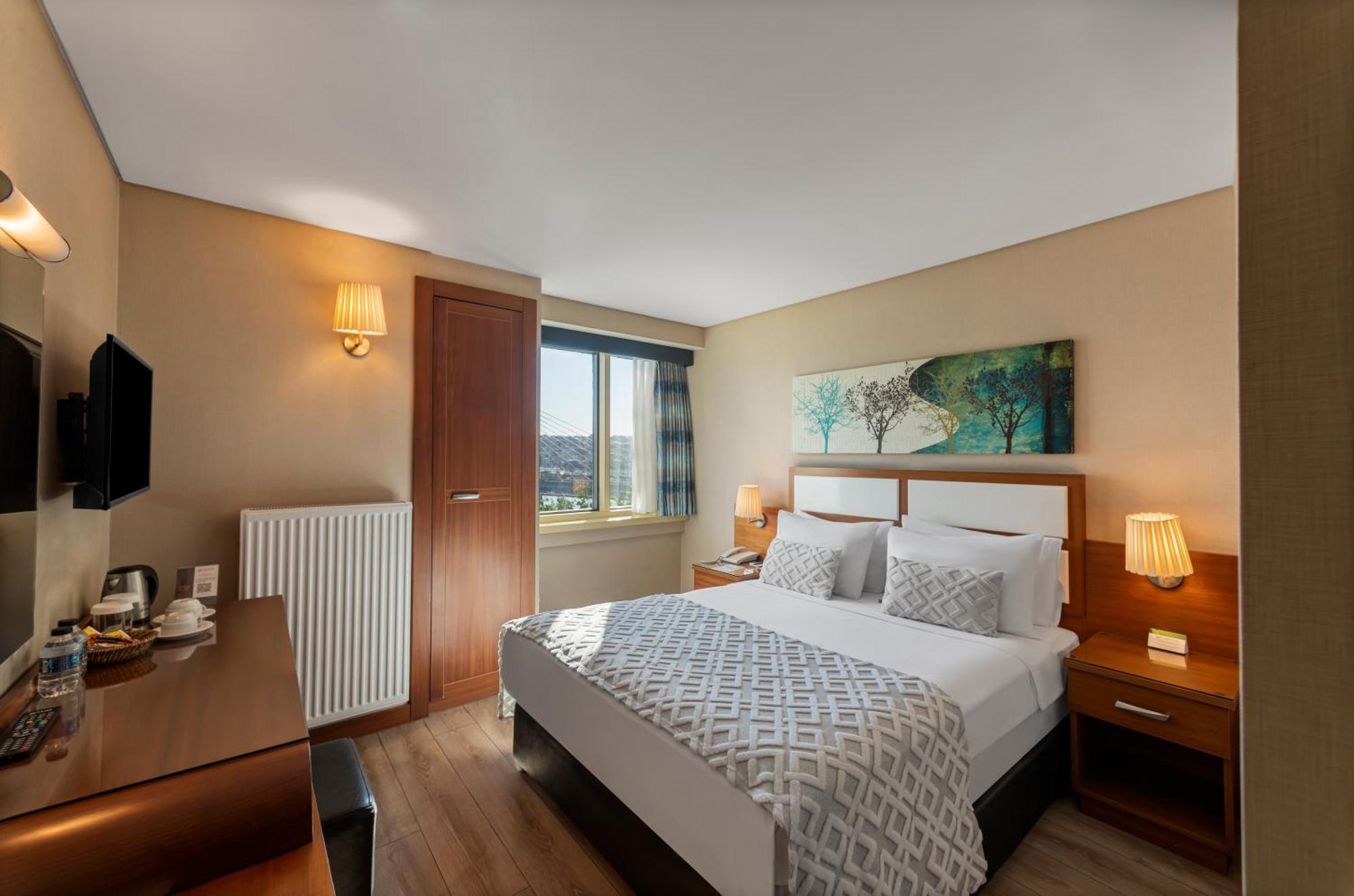 Golden Hotel