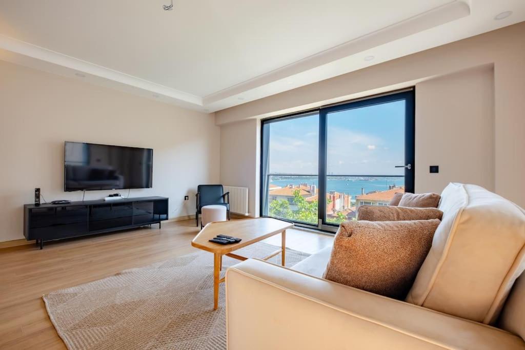 Bosphorus View With 2 Bedrooms Apartment