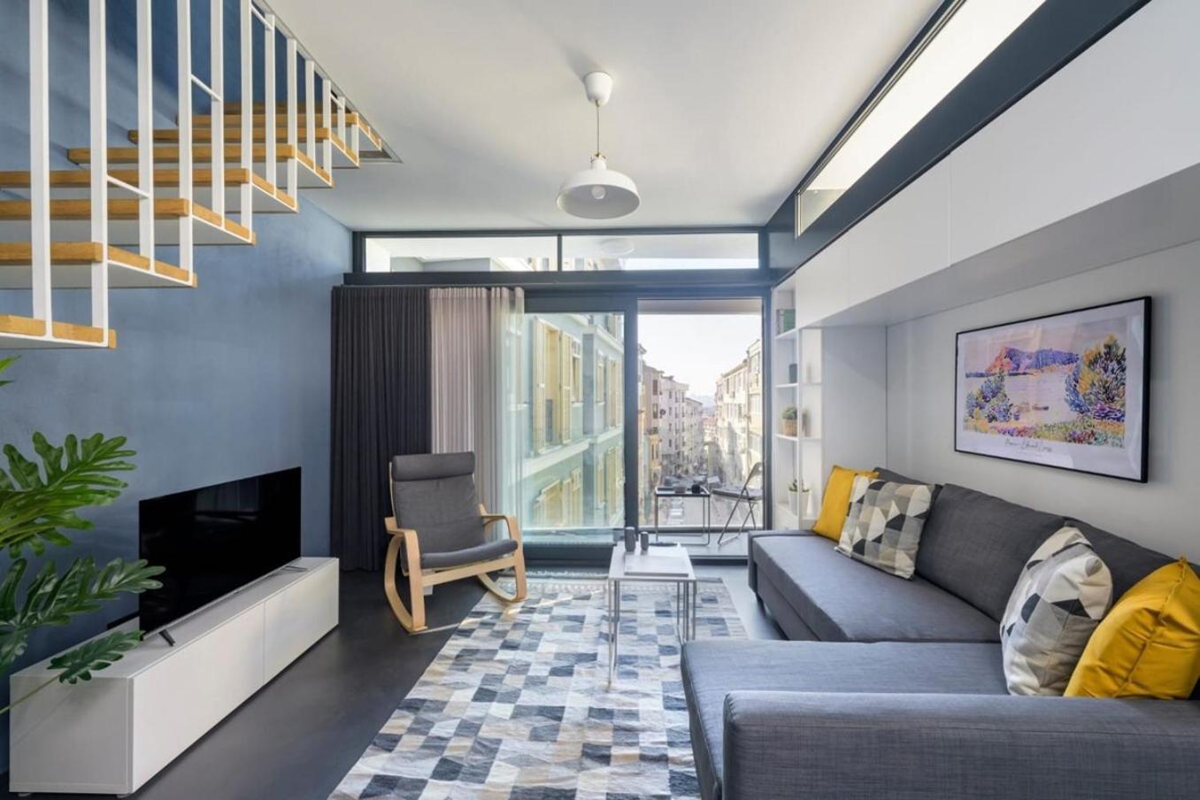 Hotel Bright Modern Design New Duplex Loft Patio! #145 *