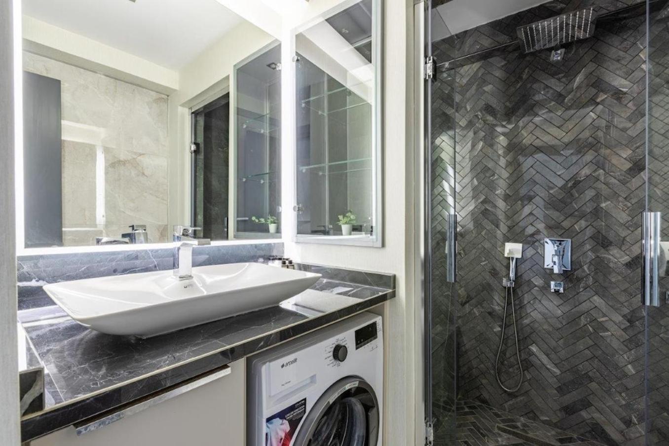 Apartment Brand New Duplex Wparking 2bd2bath #336 *
