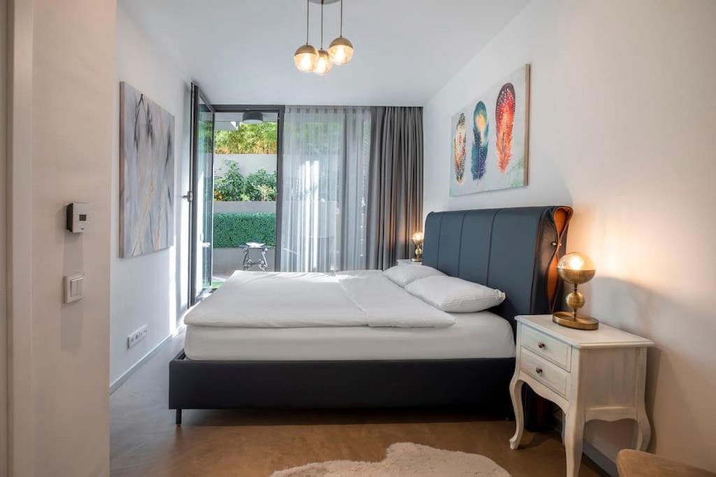 Stunning Duplex Flat With A Garden & Winter Patio Apartment