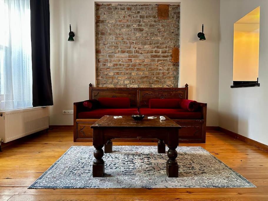 2br, 2ba 3rd Floor Of Historical Building, Galata Apartment