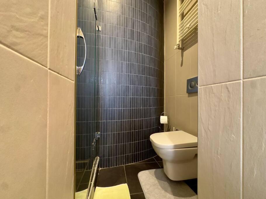 2br, 2ba 3rd Floor Of Historical Building, Galata * Istanbul