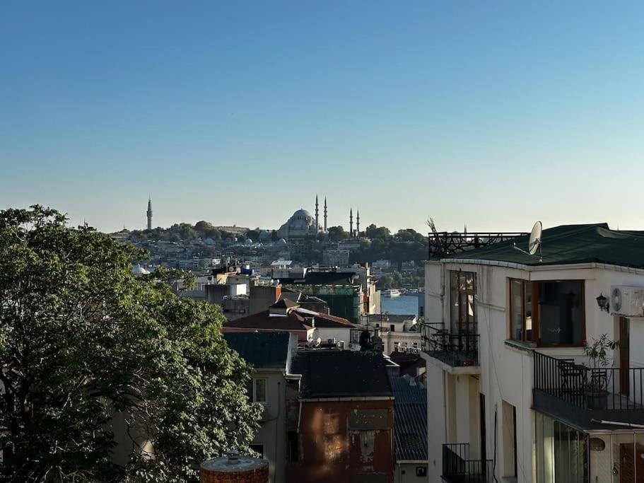 2br, 2ba 3rd Floor Of Historical Building, Galata