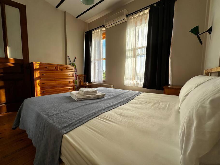 Apartment 2br, 2ba 3rd Floor Of Historical Building, Galata