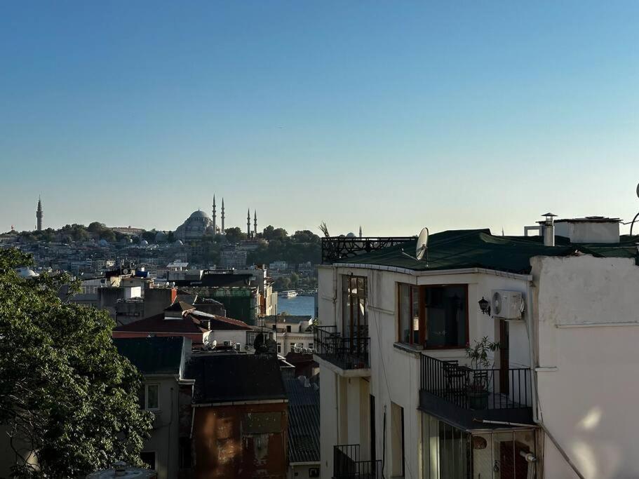 Apartment 2br, 2ba 3rd Floor Of Historical Building, Galata Istanbul