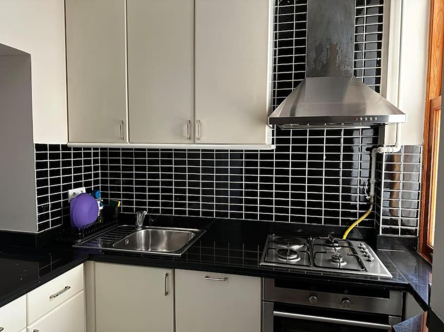 Apartment 2br, 2ba 3rd Floor Of Historical Building, Galata Istanbul